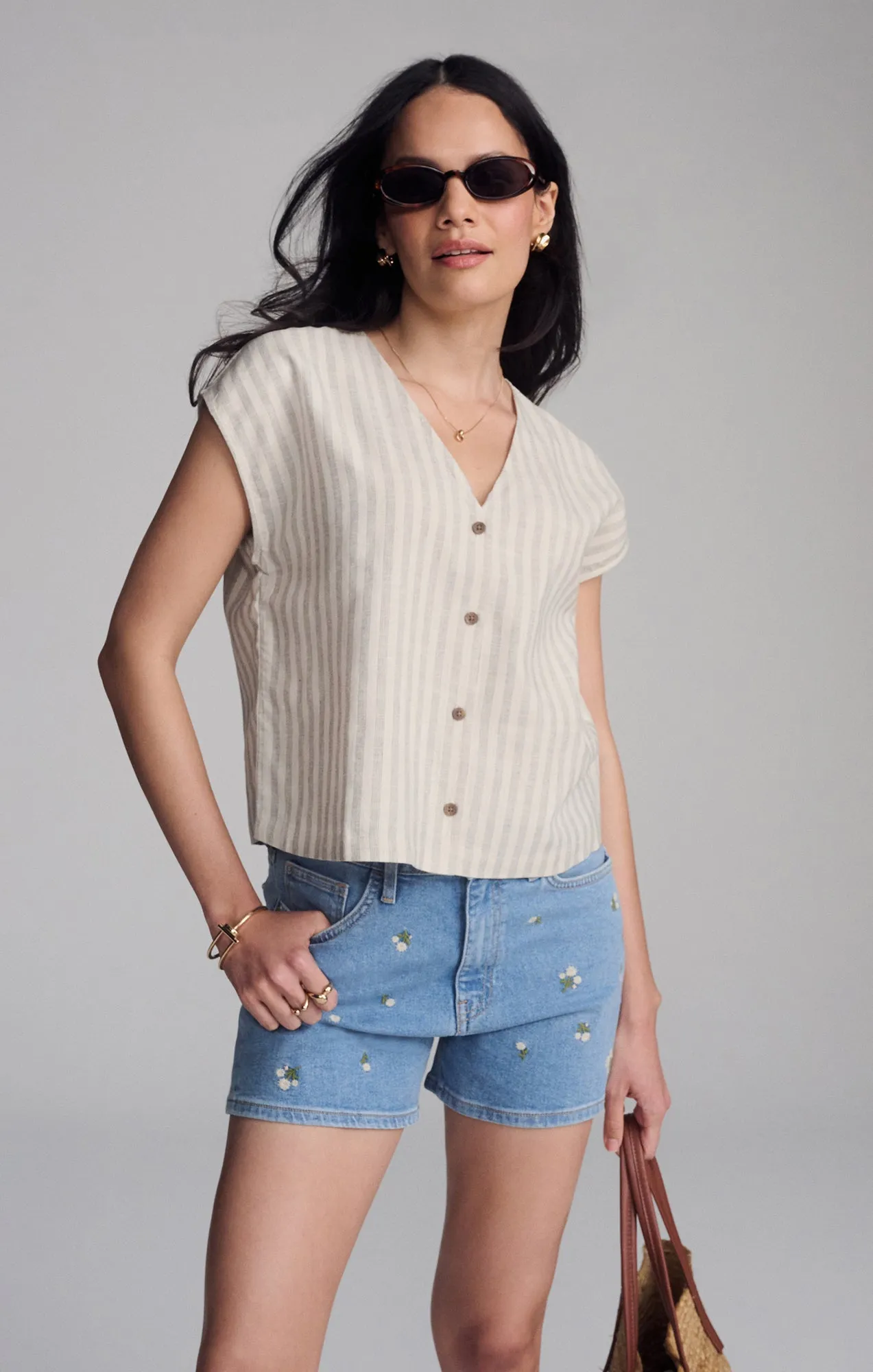 Timeless Fit Luxury Feel V-NECK SHORT SLEEVE BUTTON SHIRT IN BLACK STRIPE