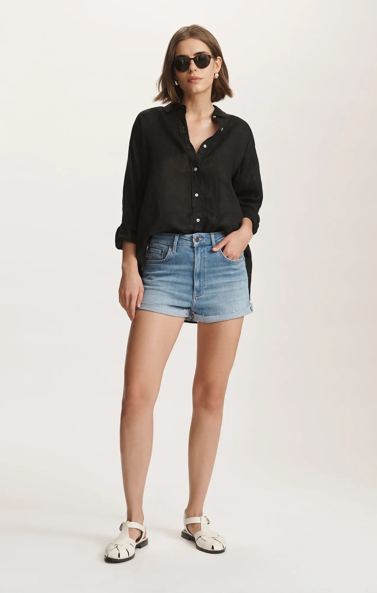 LINEN BUTTON-UP SHIRT IN BLACK Functional Design Lightweight Fabric