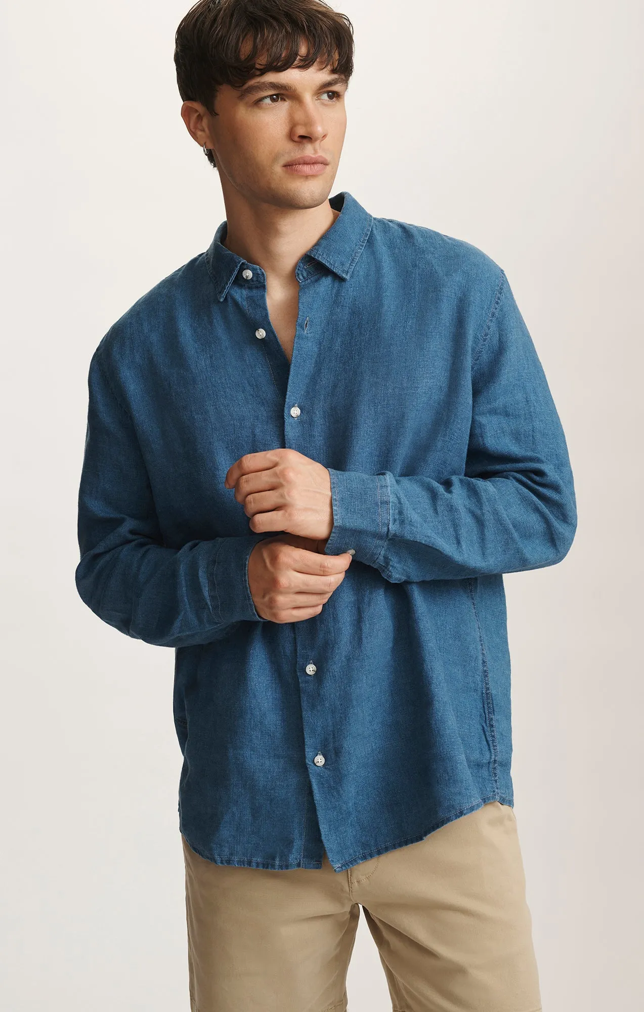 LINEN LONG SLEEVE BUTTON-UP SHIRT IN INDIGO Winter Layering