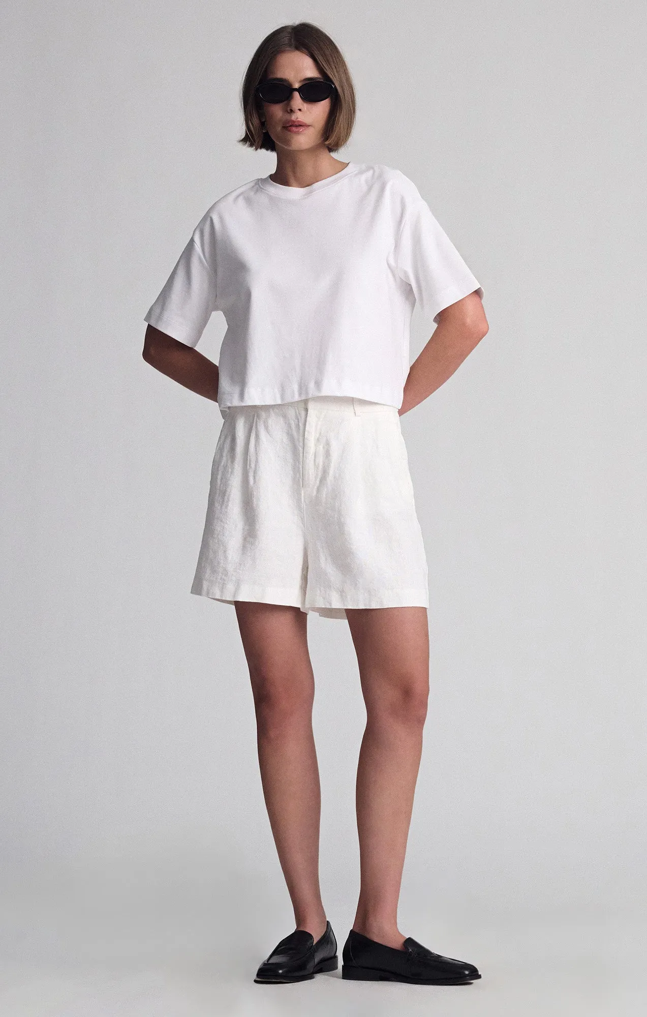 LINEN SHORTS IN ANTIQUE WHITE Body Motion