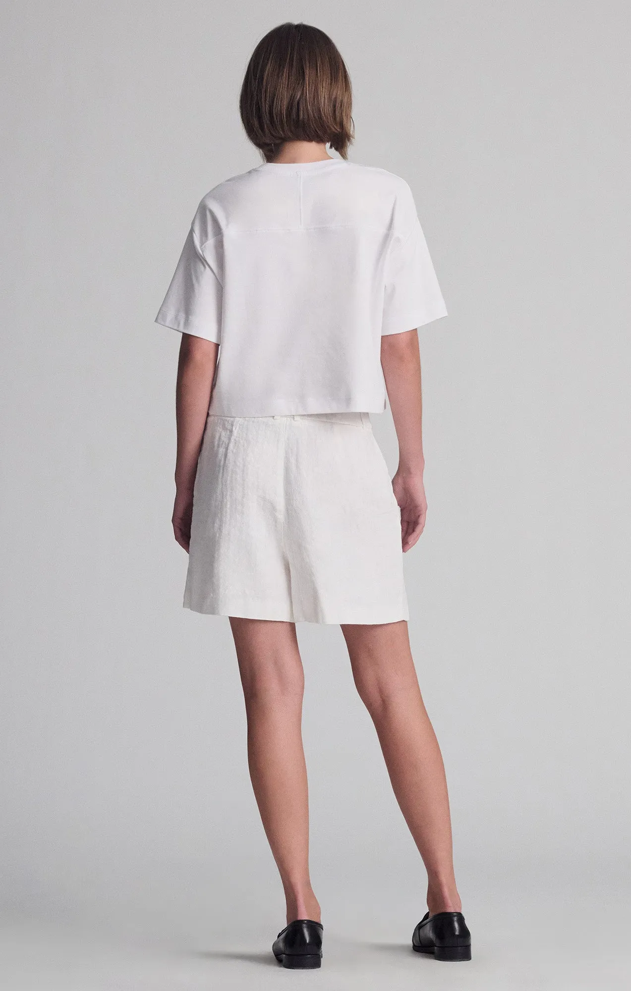 LINEN SHORTS IN ANTIQUE WHITE Functional Stretch Fashionable Look