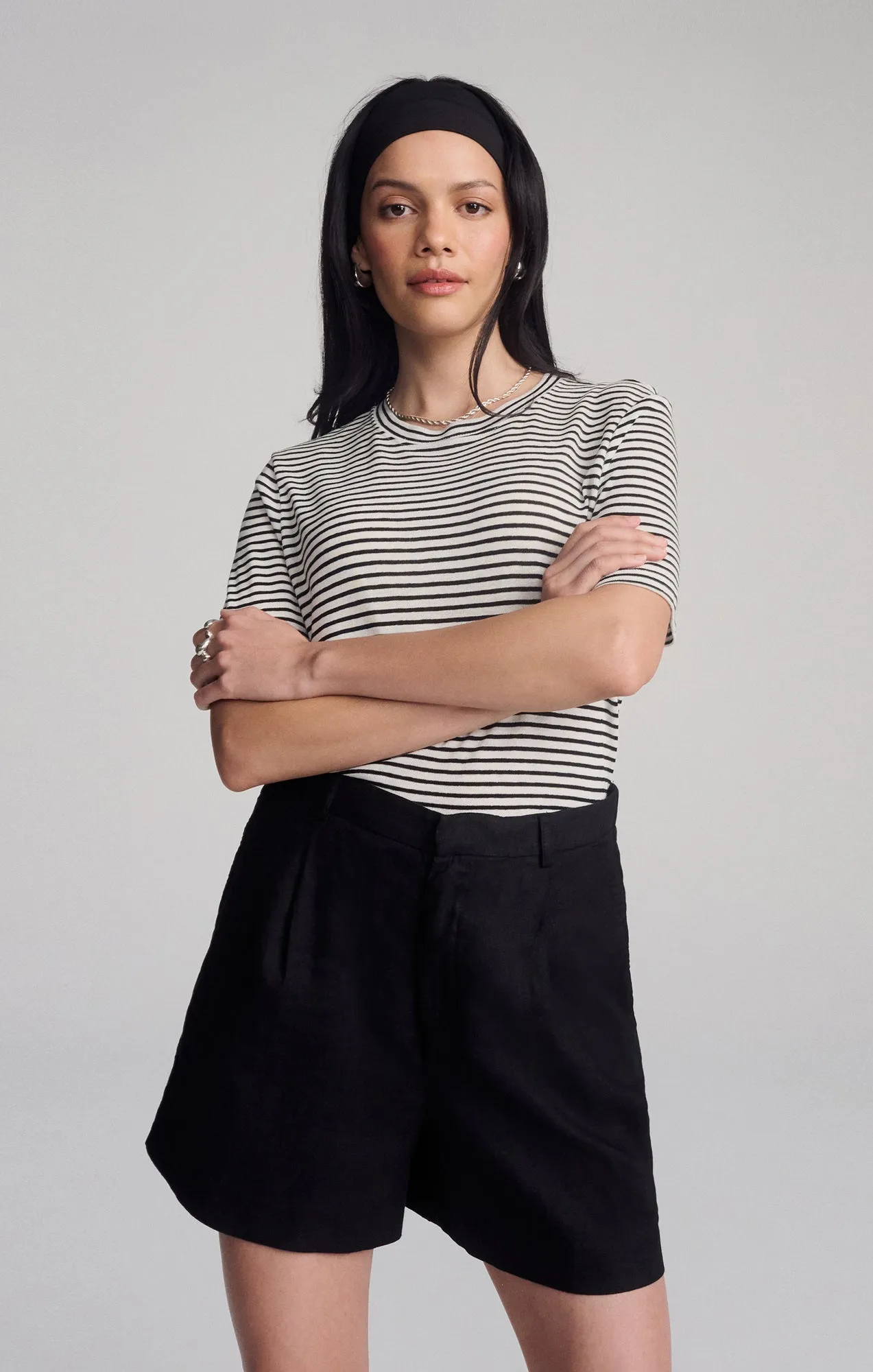 LINEN SHORTS IN BLACK Perfect Comfort Flexible Gusset