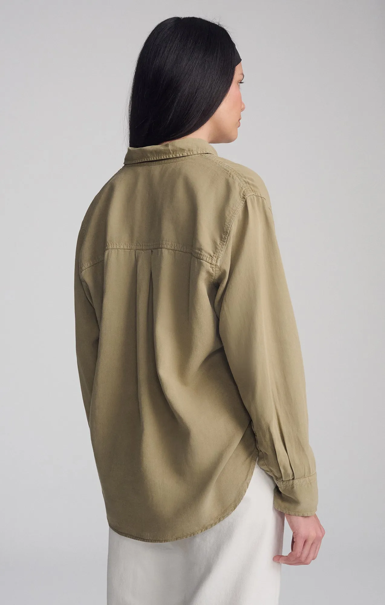 LONG SLEEVE BUTTON-UP SHIRT IN CHINCHILLA Refined Aesthetic
