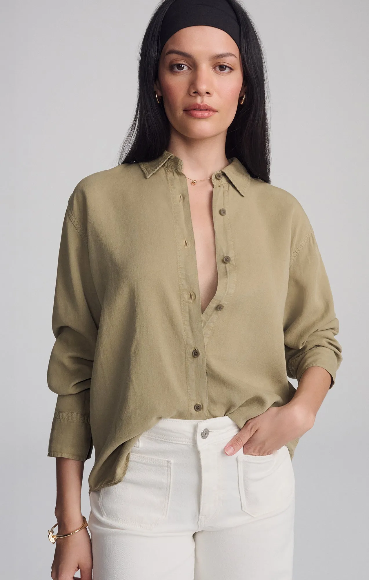 Petite Option LONG SLEEVE BUTTON-UP SHIRT IN CHINCHILLA
