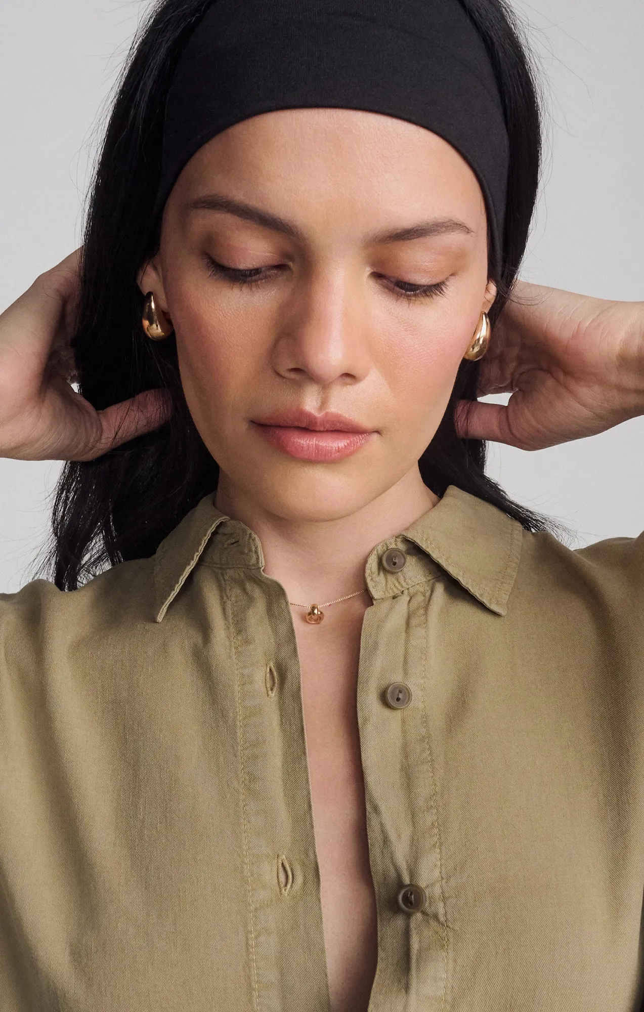 LONG SLEEVE BUTTON-UP SHIRT IN CHINCHILLA V-Neck