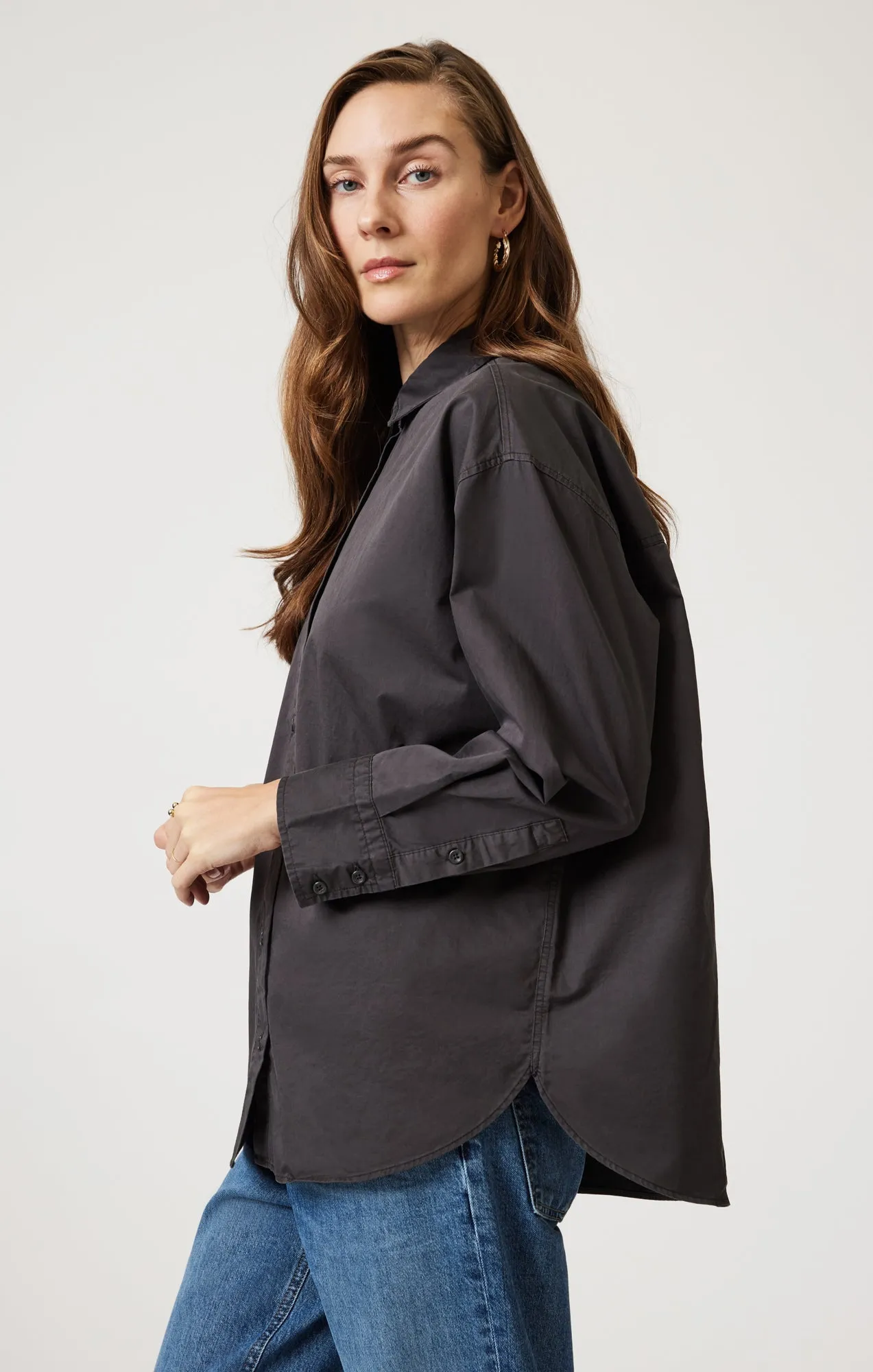 LONG SLEEVE BUTTON-UP SHIRT IN MAGNET Sleeveless Cut Team Building