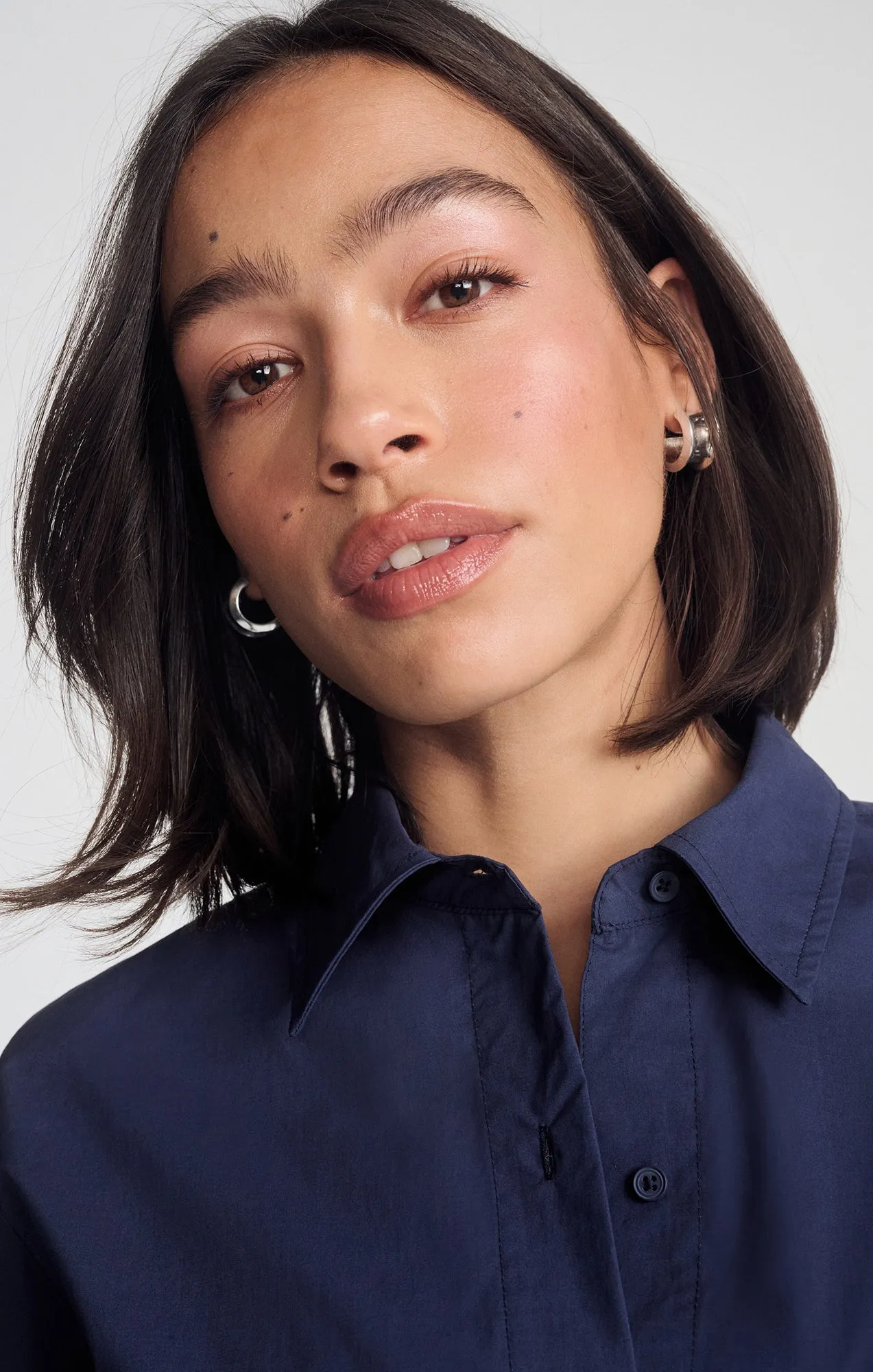 Breathable Fit LONG SLEEVE BUTTON-UP SHIRT IN NAVAL ACADEMY