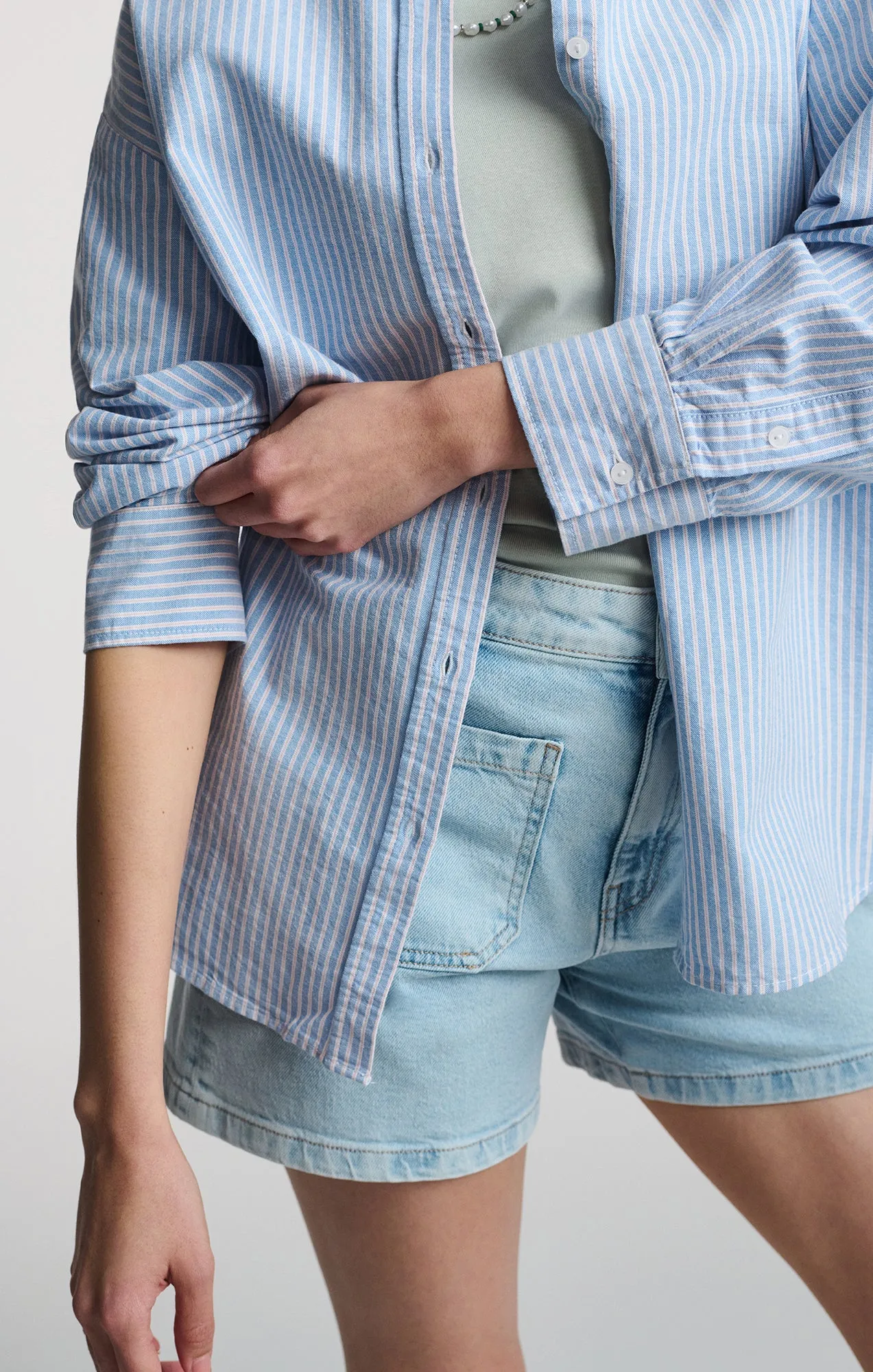 Artistic Design LONG SLEEVE BUTTON-UP SHIRT IN OXFORD BLUE STRIPED