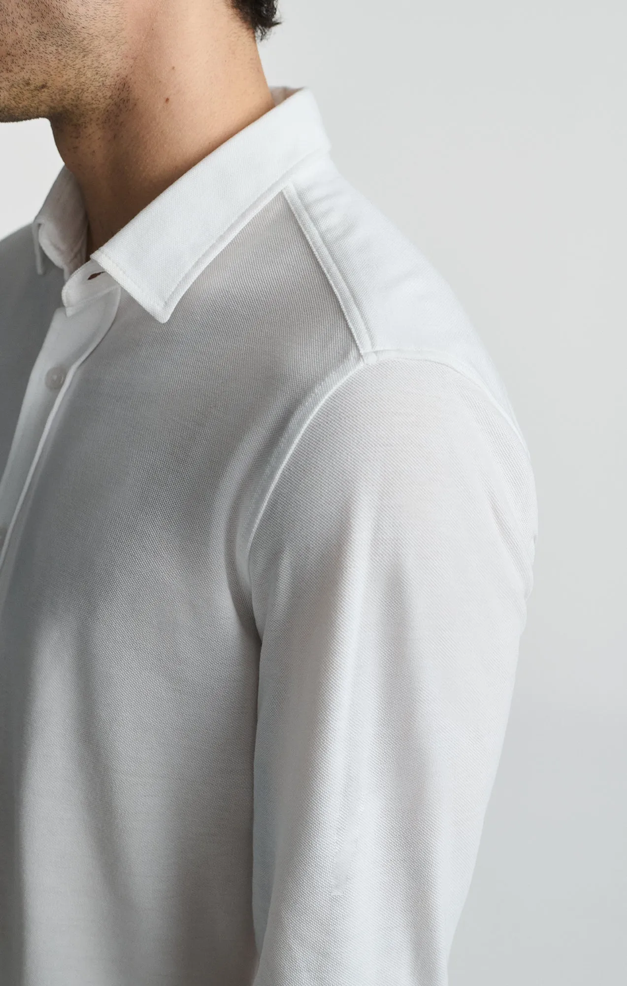 Glossy Texture Abrasion Resistant Edges LONG SLEEVE BUTTON-UP SHIRT IN WHITE