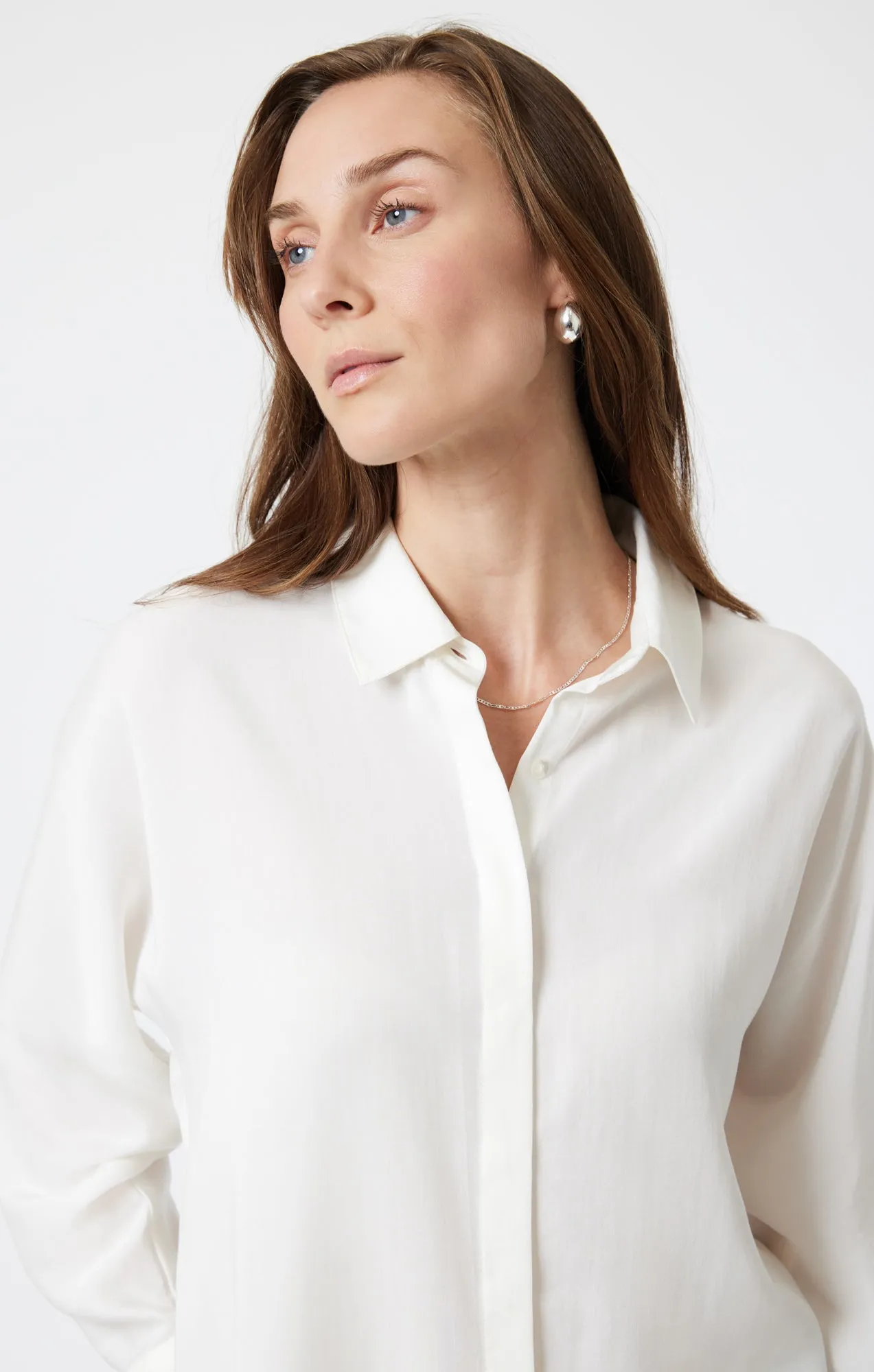 decorative element LONG SLEEVE TENCEL SHIRT IN ANTIQUE WHITE