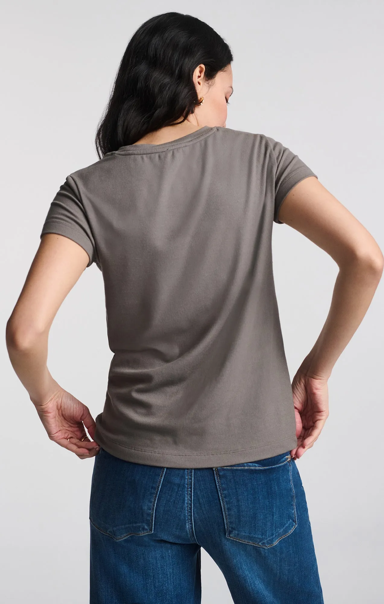 City Casual LUXE TOUCH TENCEL? RIBBED T-SHIRT IN DARK GULL GRAY
