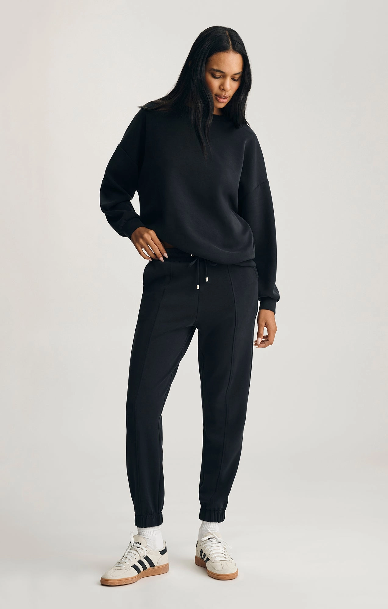 High-waisted fit LUXE TOUCH SWEATPANTS IN BLACK