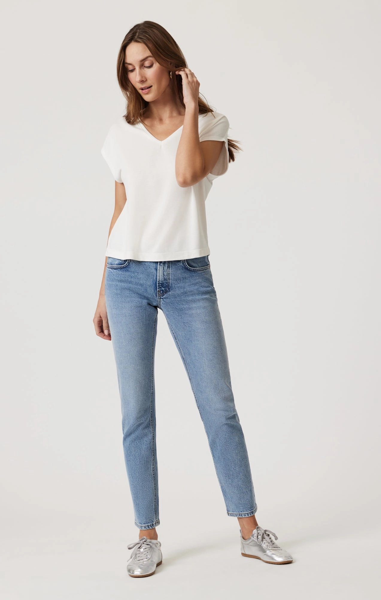 Subtle Details LUXE TOUCH TENCEL? V-NECK T-SHIRT IN ANTIQUE