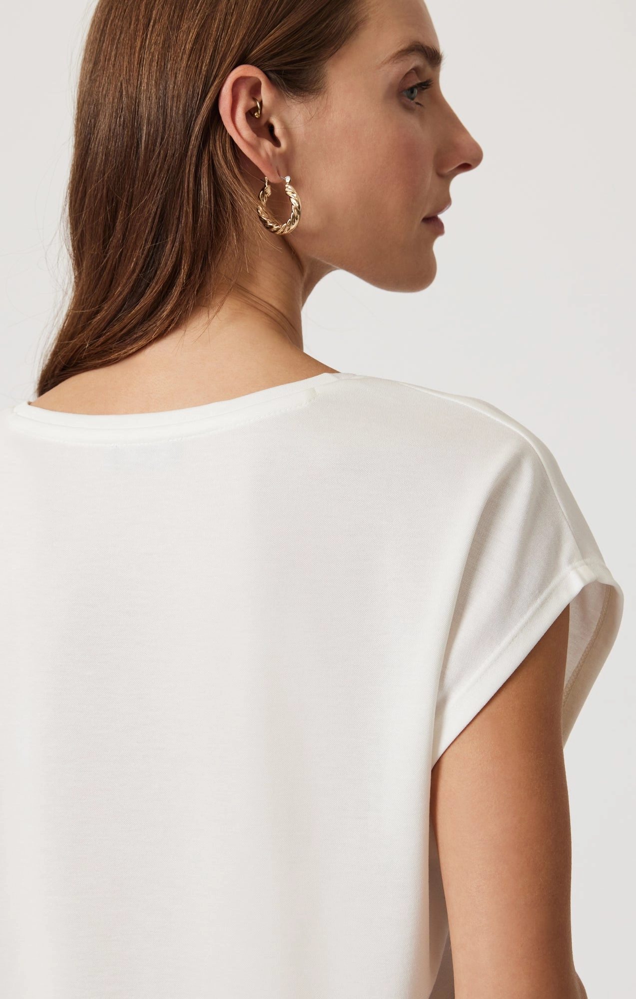 Modern Fit LUXE TOUCH TENCEL? V-NECK T-SHIRT IN ANTIQUE