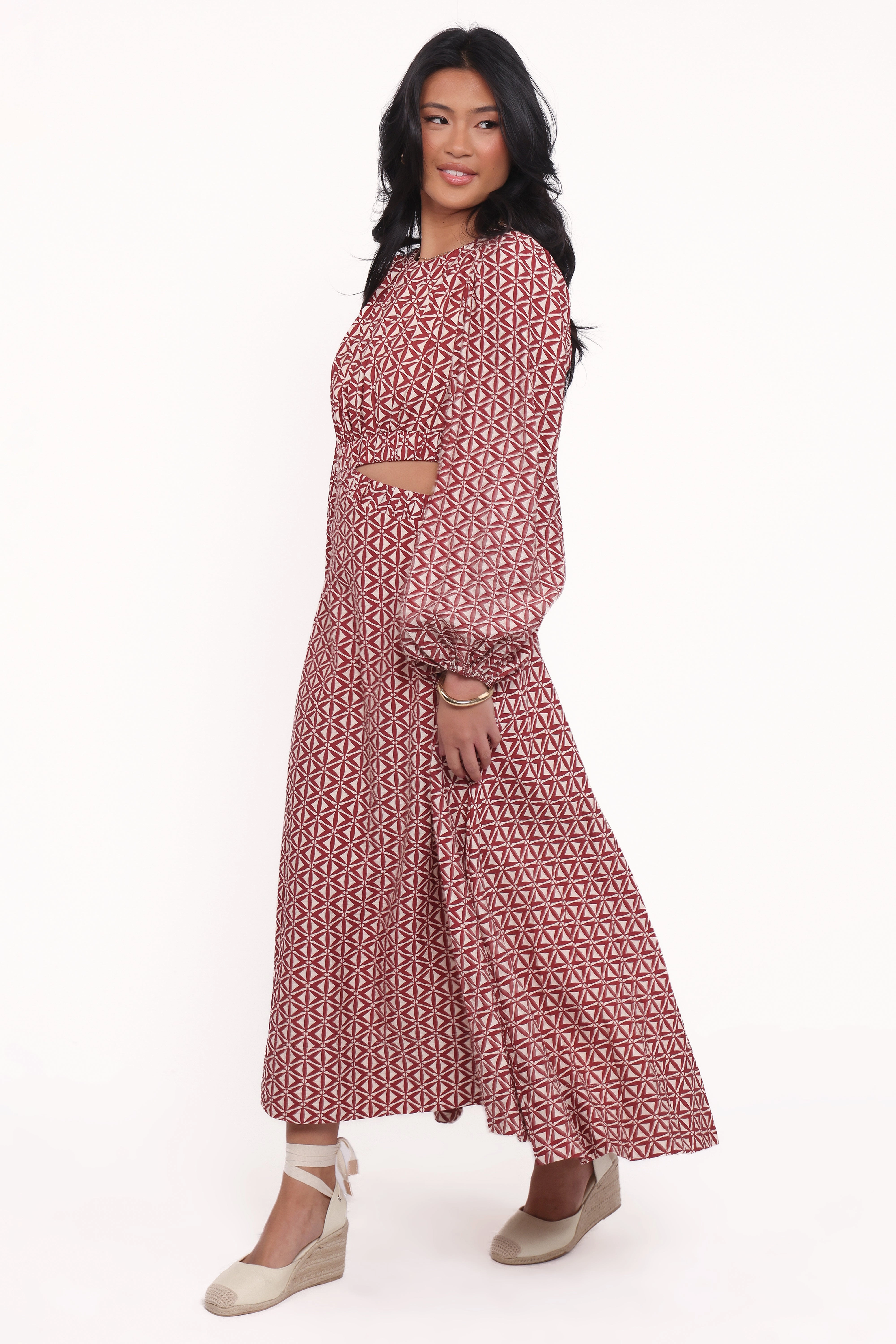 Minimal Fit Sleek Layer Ginnee Puff Sleeve Cutout Midi Dress - Brown Geo