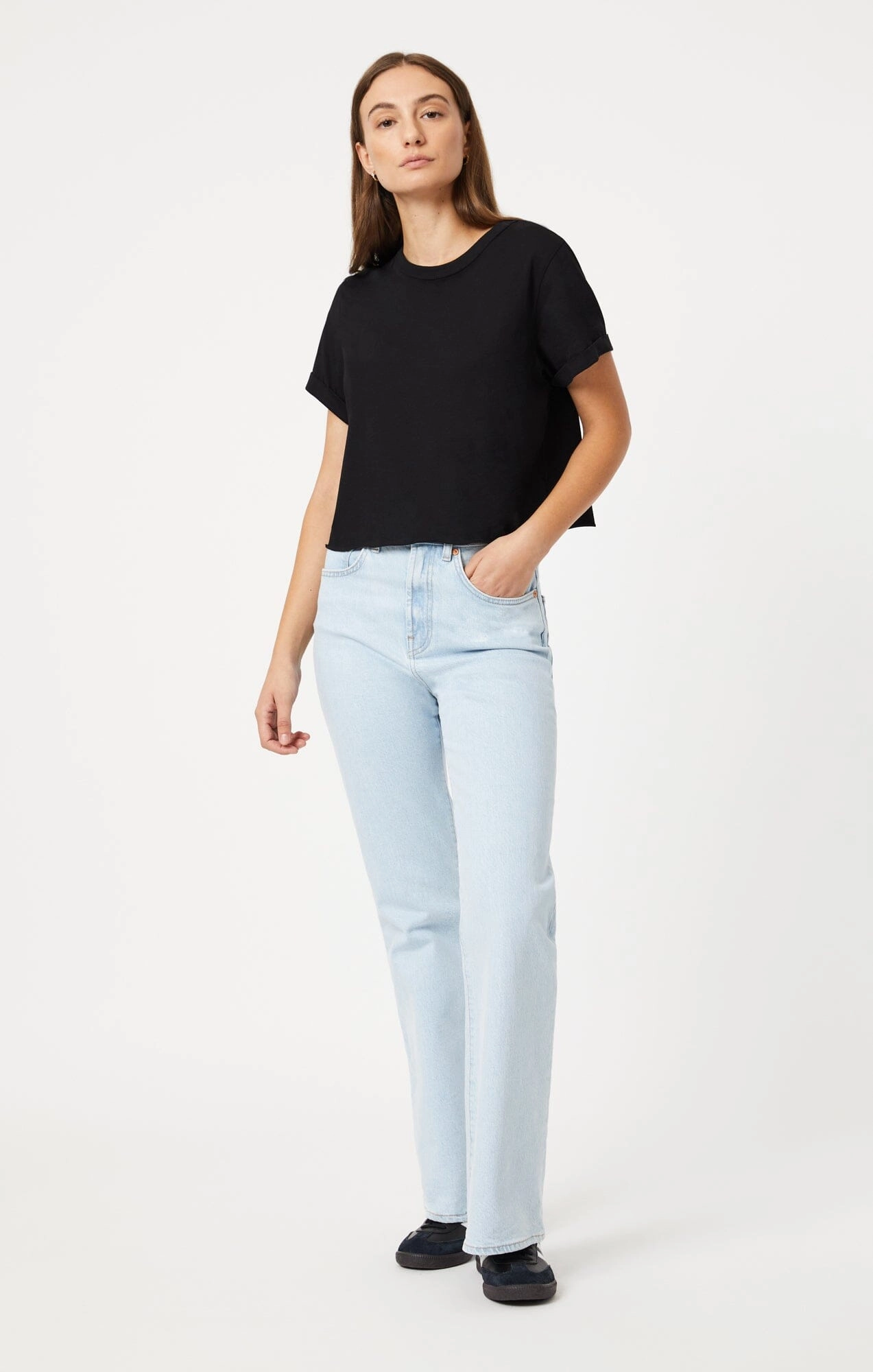 CROPPED T-SHIRT IN BLACK Smooth Flatlock Stitching Casual Look
