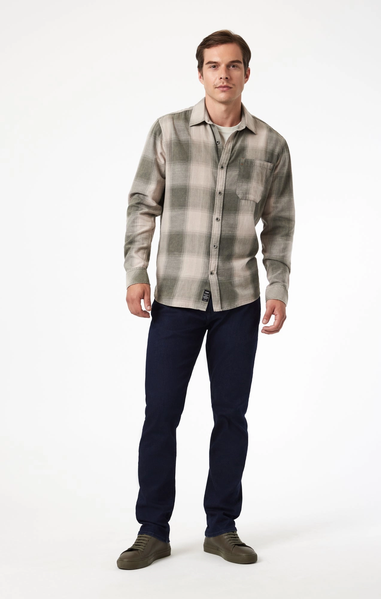 MARCUS SLIM STRAIGHT LEG IN RINSE SUPERMOVE Party Look Couple Look Earthy Versatile Outfit