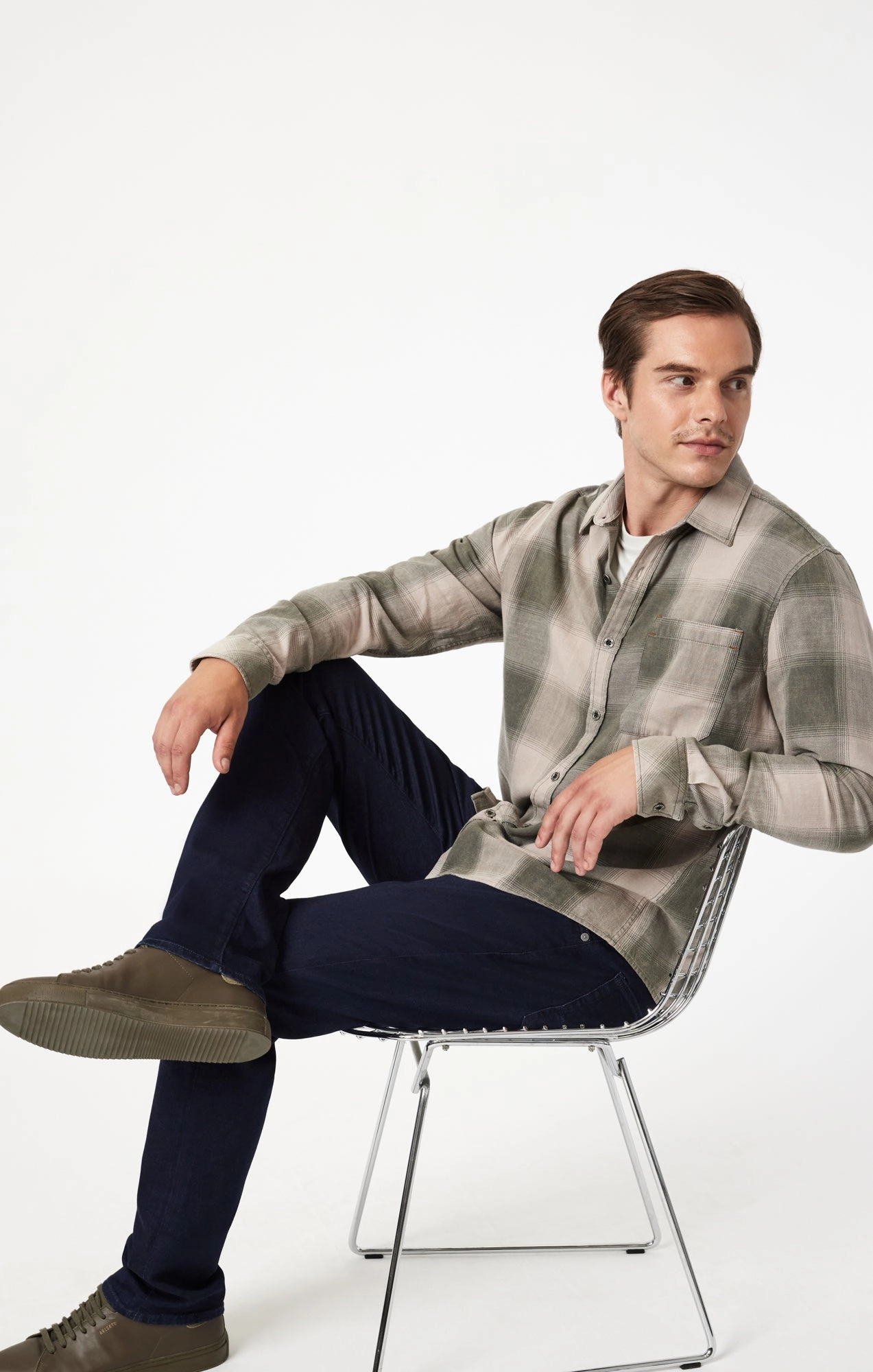 All Day Comfort Design MARCUS SLIM STRAIGHT LEG IN RINSE SUPERMOVE