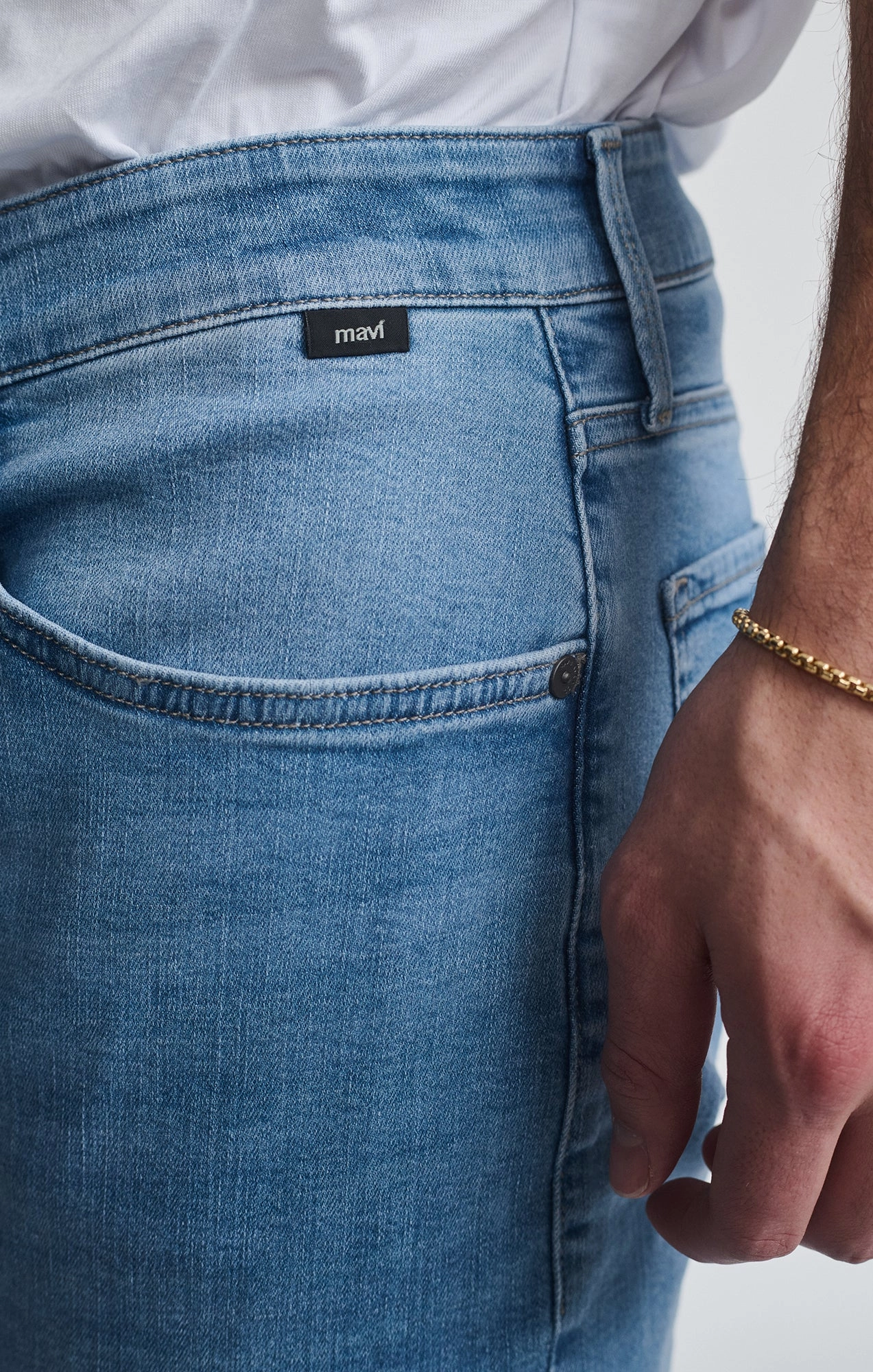 Artist Vibe Everyday Effortless casual MARCUS SLIM STRAIGHT LEG IN SKY ORGANIC VINTAGE