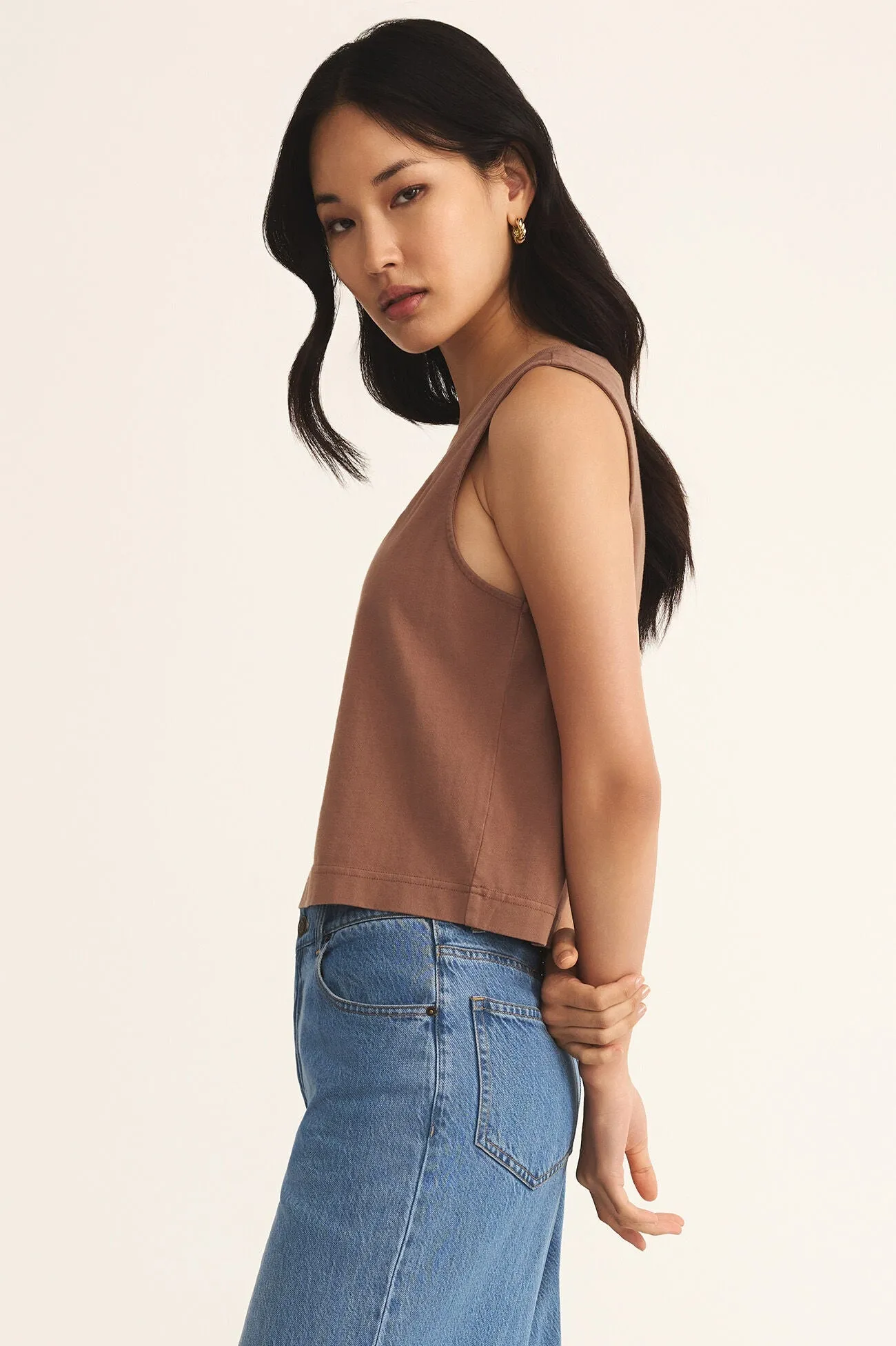 Minimal Light Sloane V-Neck Top | Teakwood product bag functionality