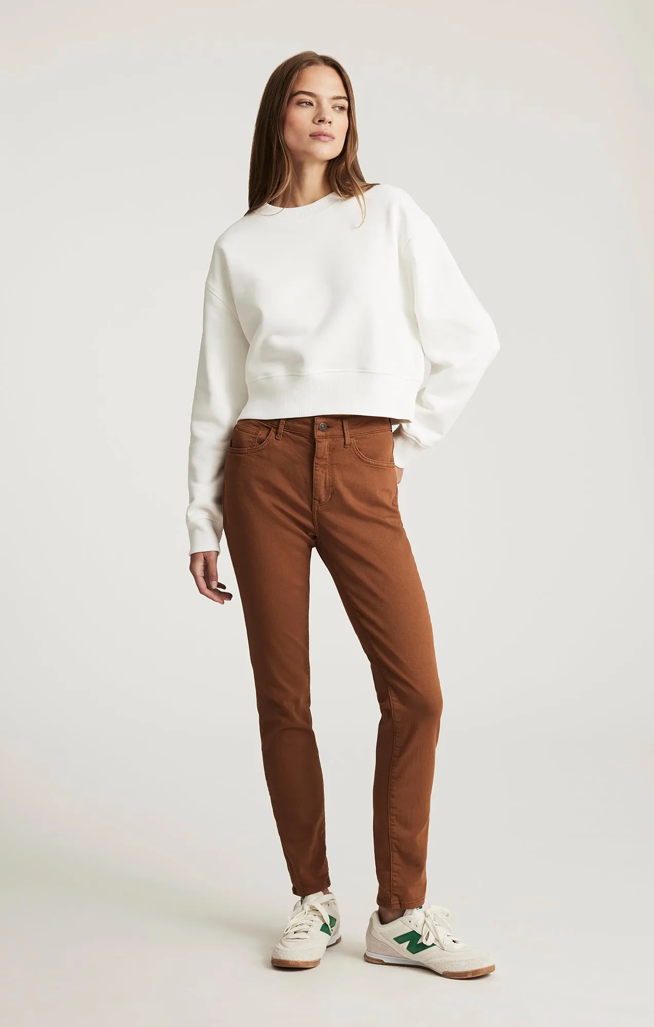 CROPPED CREW NECK SWEATSHIRT IN ANTIQUE WHITE Fashion Trend Classic Layering