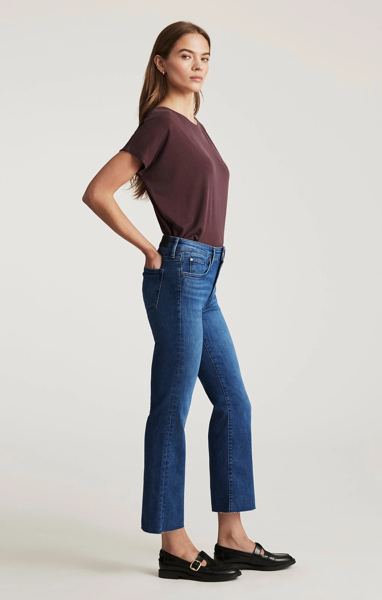 ANIKA CROPPED FLARE IN DARK BRUSHED FLEX BLUE Season Ready