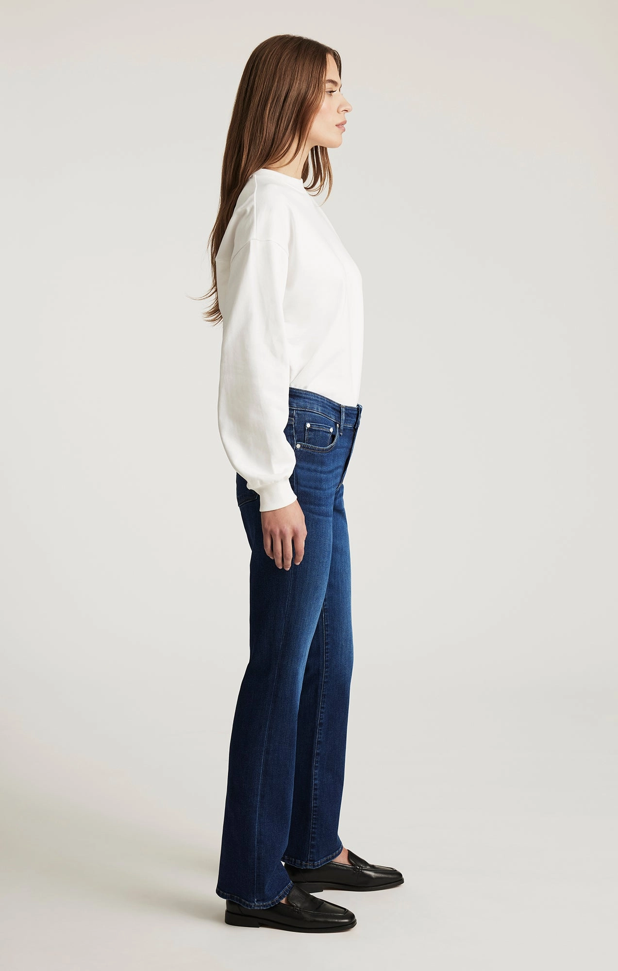 MOLLY BOOTCUT IN DARK BRUSHED TRIBECA Smooth Picnic Style Easy Outfit