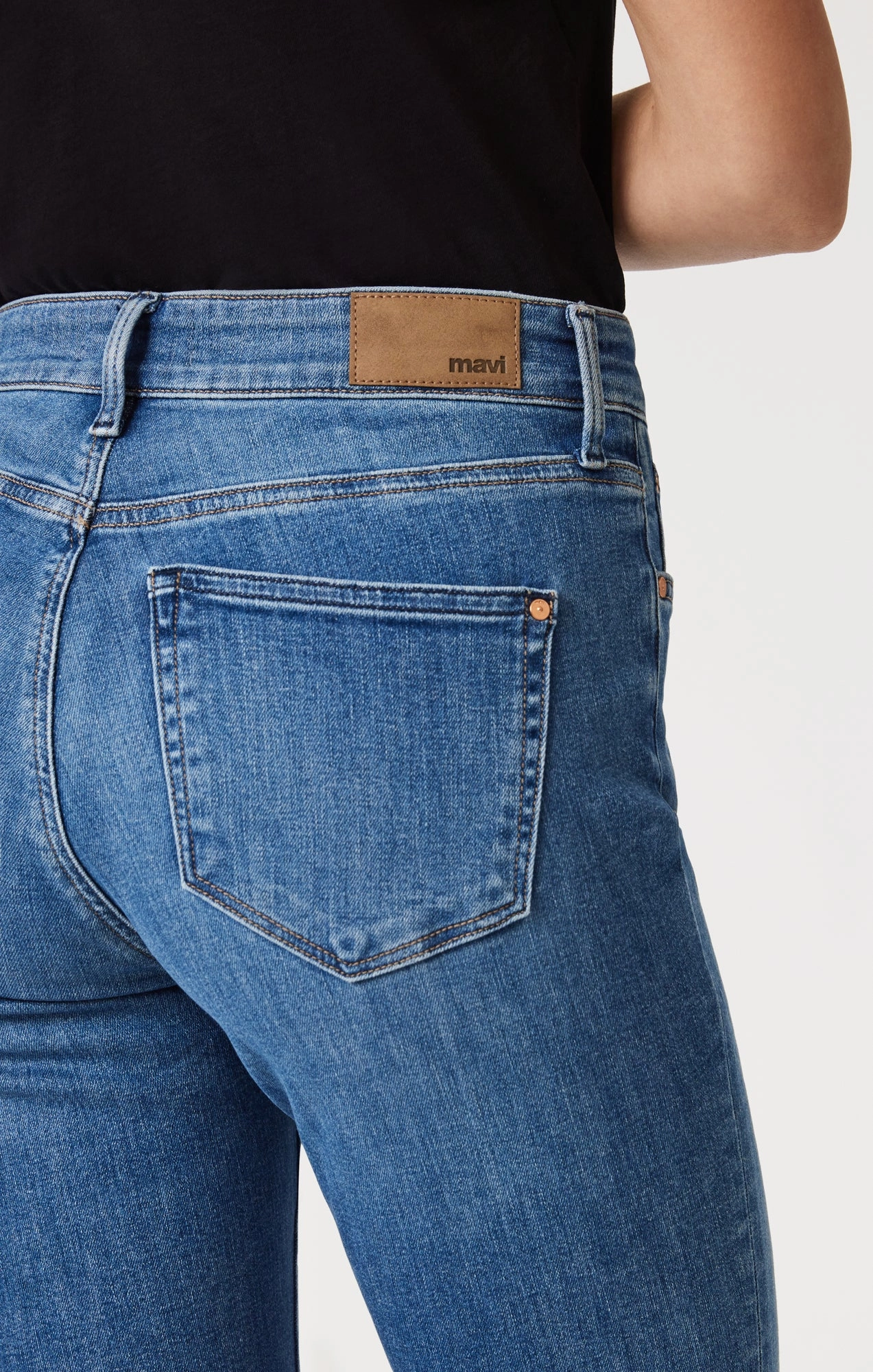 MOLLY BOOTCUT IN MID BRUSHED FLEX BLUE Timeless Design