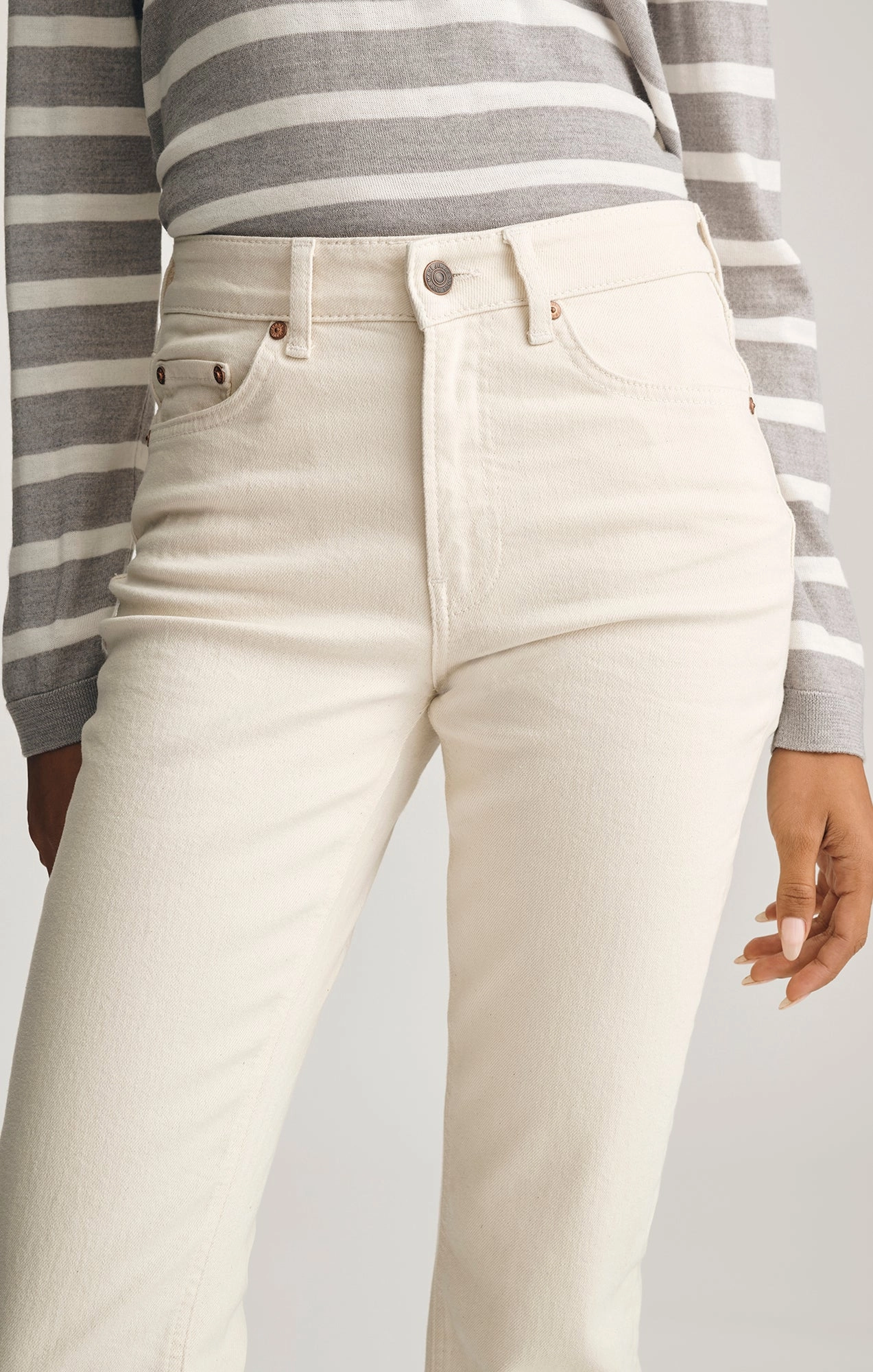 NEW YORK STRAIGHT LEG IN BEIGE CLASSIC BLUE Traveler Gear Luxury Outfit Mix