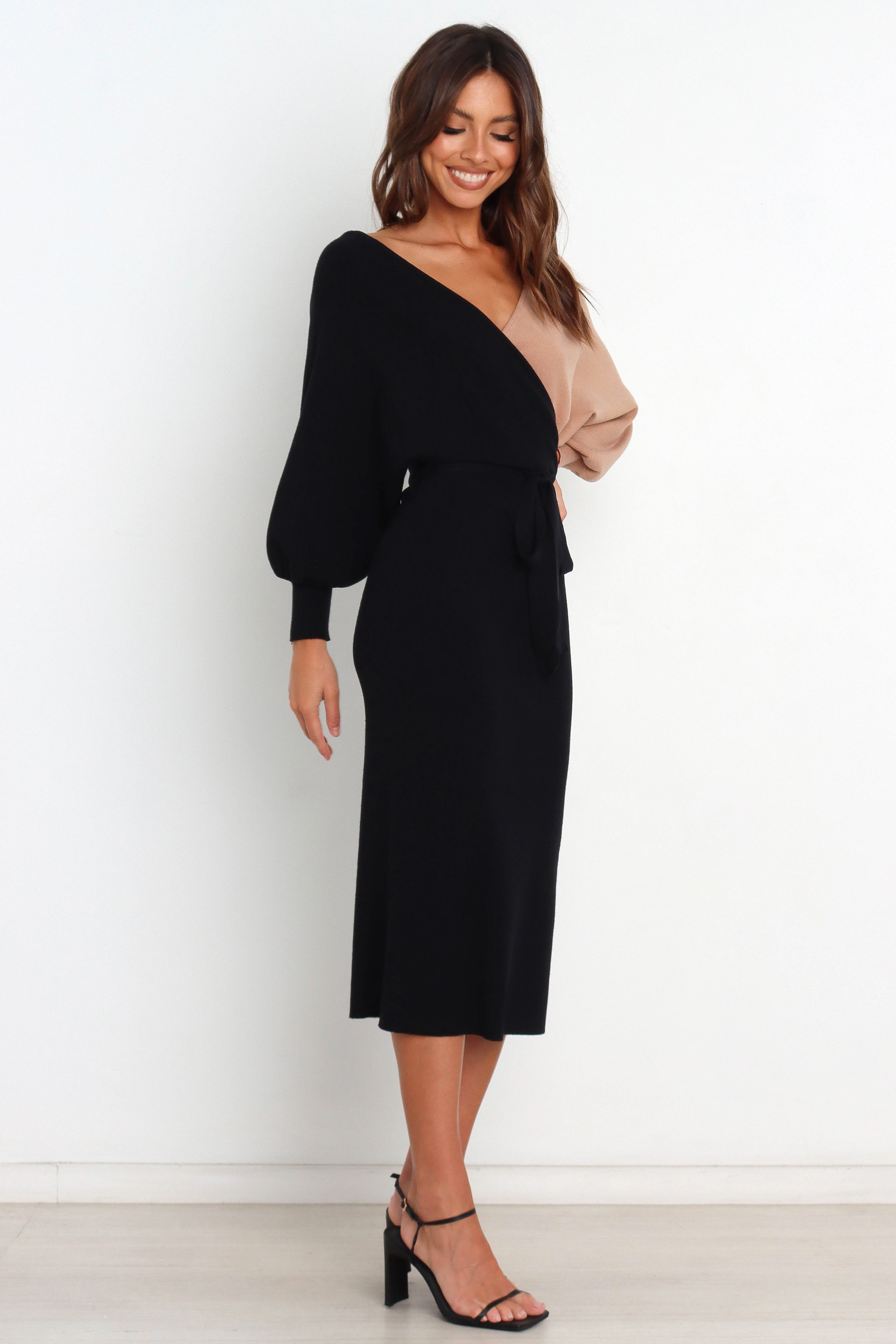 Nate Dress - Black/Beige Relaxed and Elegant