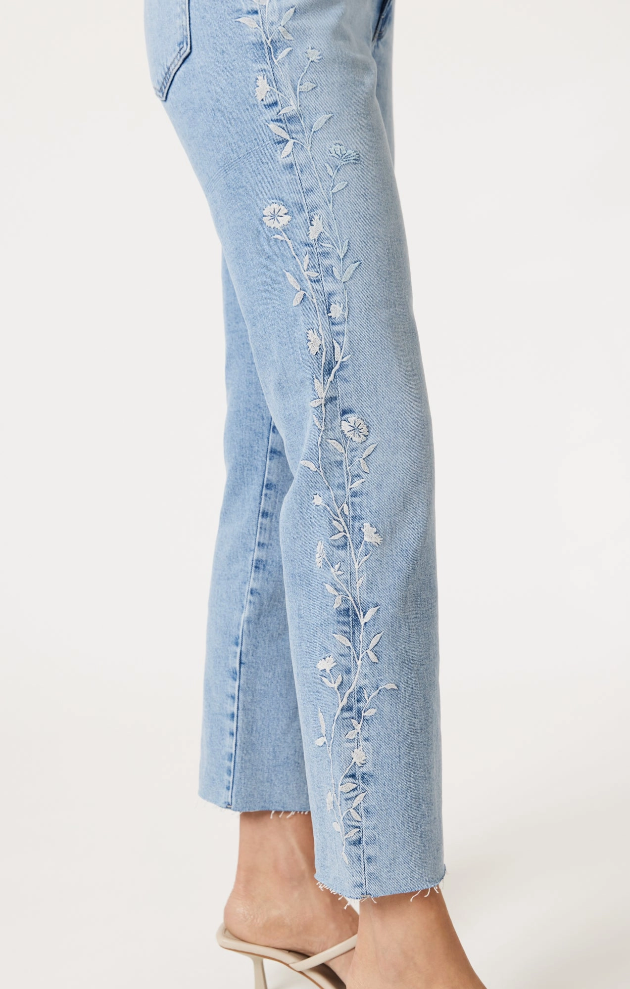 Perfect Basic NEW YORK STRAIGHT LEG IN LIGHT BLUE BLOOM DENIM