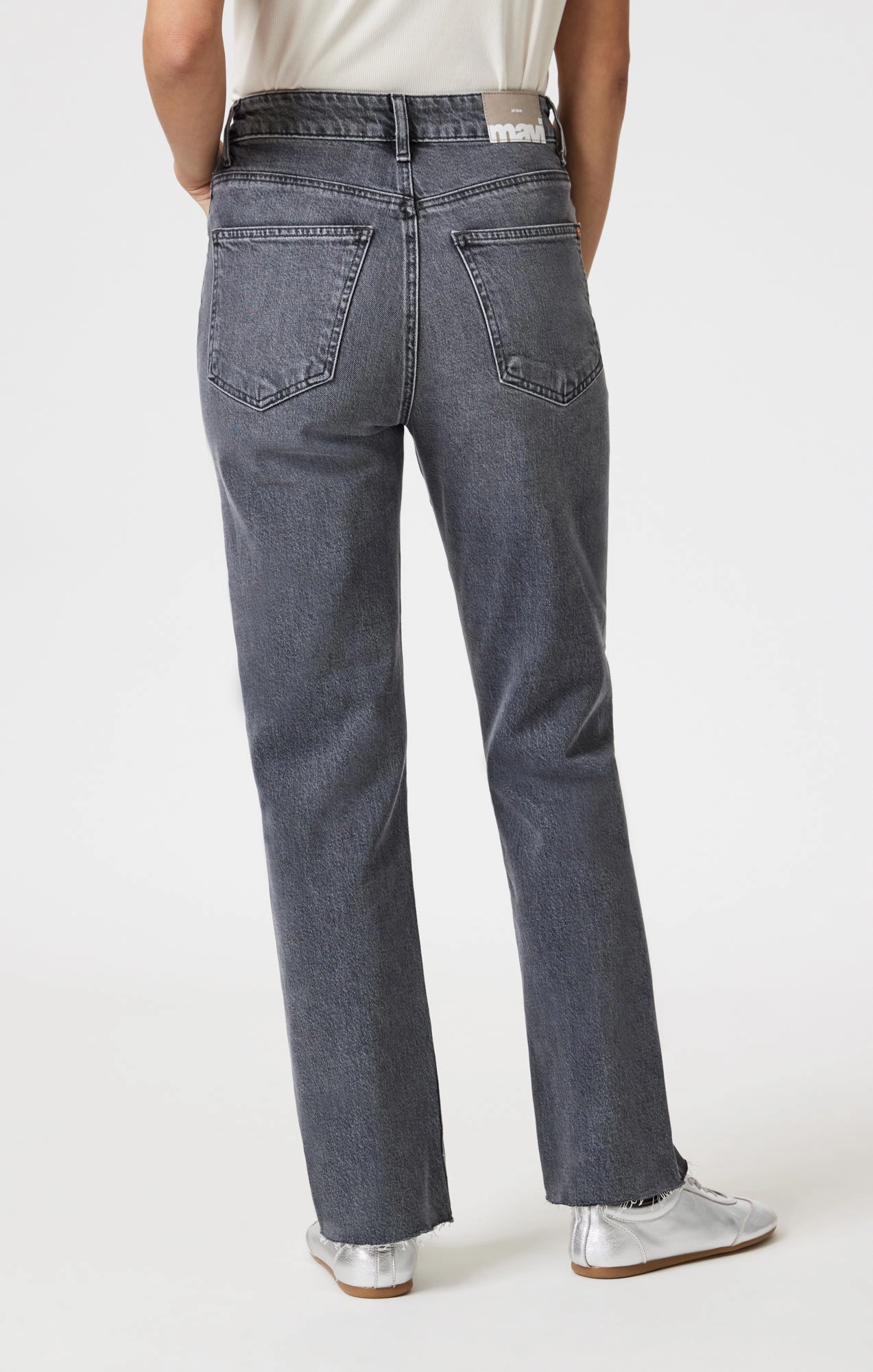 Style Friendly Sustainable Creative Look NEW YORK STRAIGHT LEG IN MID SMOKE CLASSIC BLUE