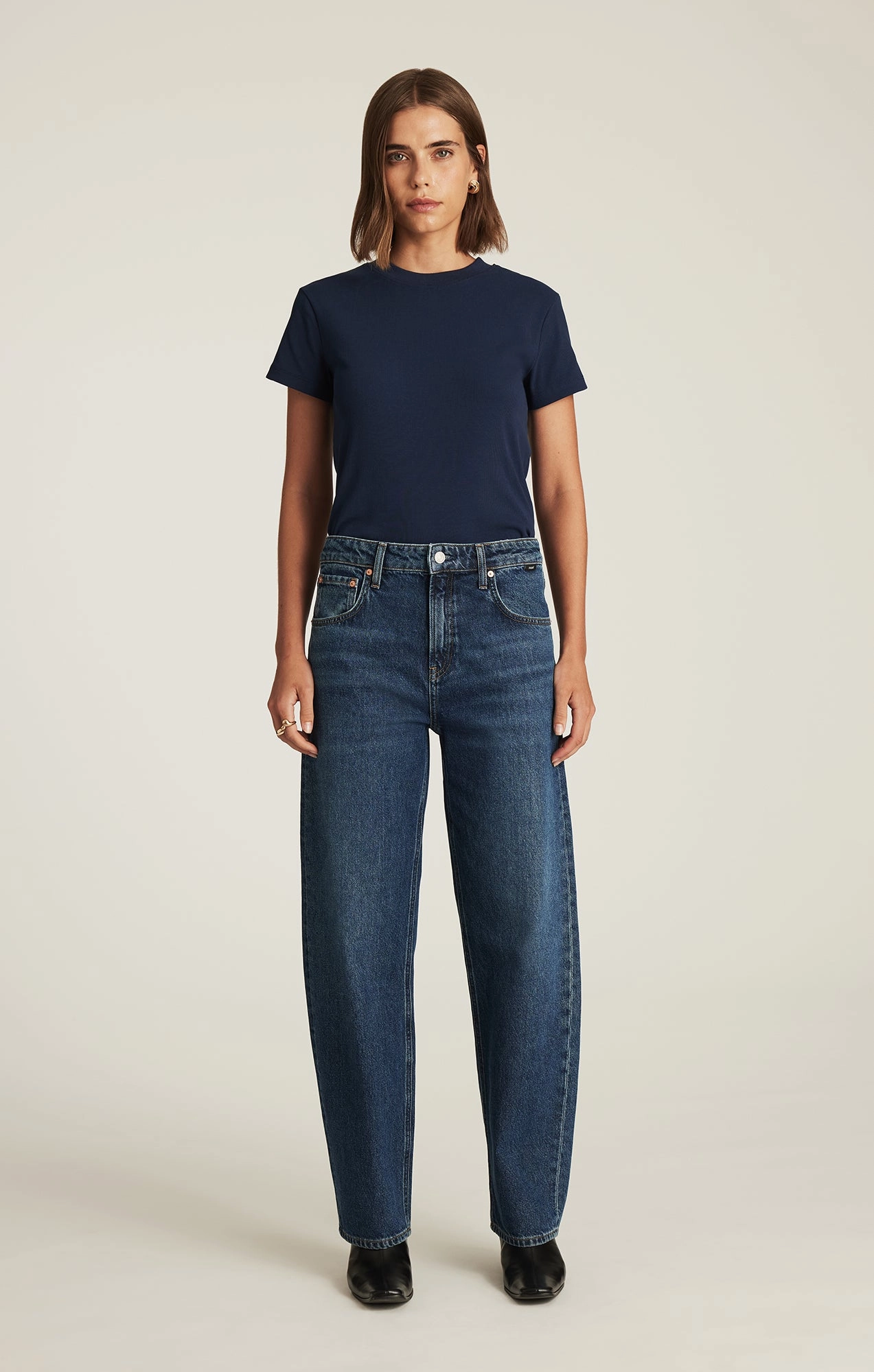 NICA BARREL IN DARK BRUSHED CLASSIC BLUE Fashion Lover Classic Wear Modern Minimalist Weekend Wear