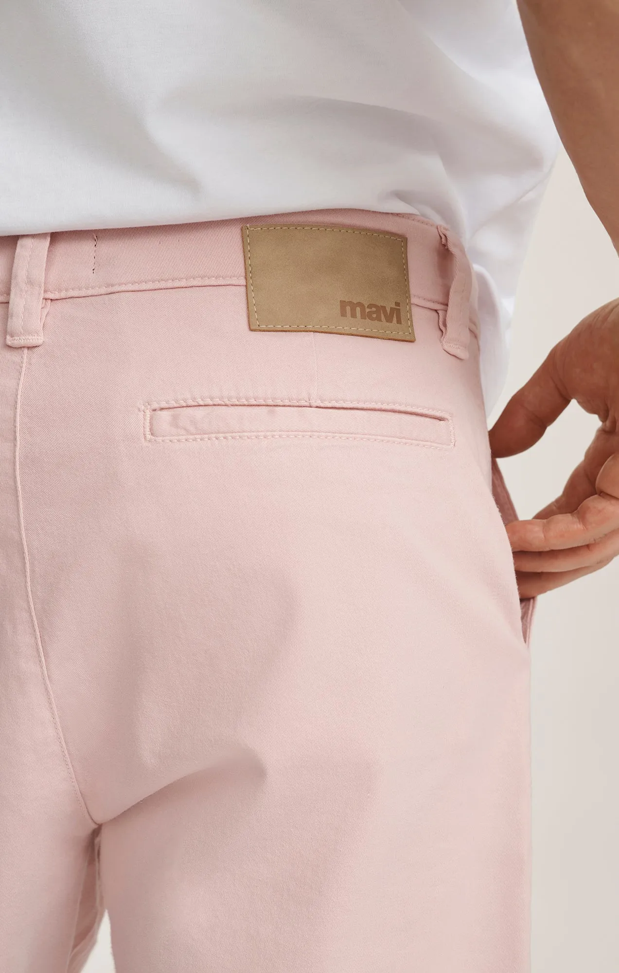 Minimal Fit Retroreflective Accents NOAH SHORTS IN FLAMINGO CASUAL TWILL