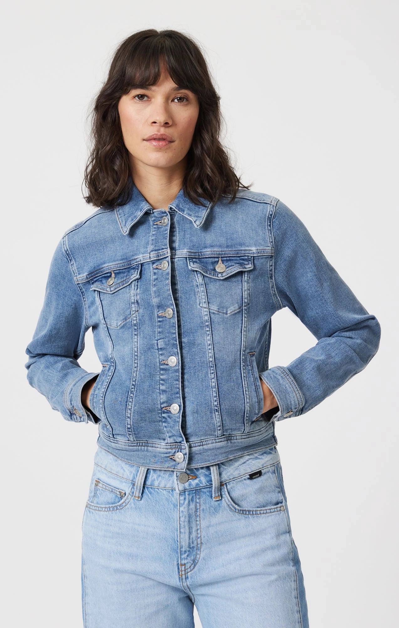 CECILIA DENIM JACKET IN LIGHT BRUSHED FLEX BLUE Pocket Details Recycled Polyester