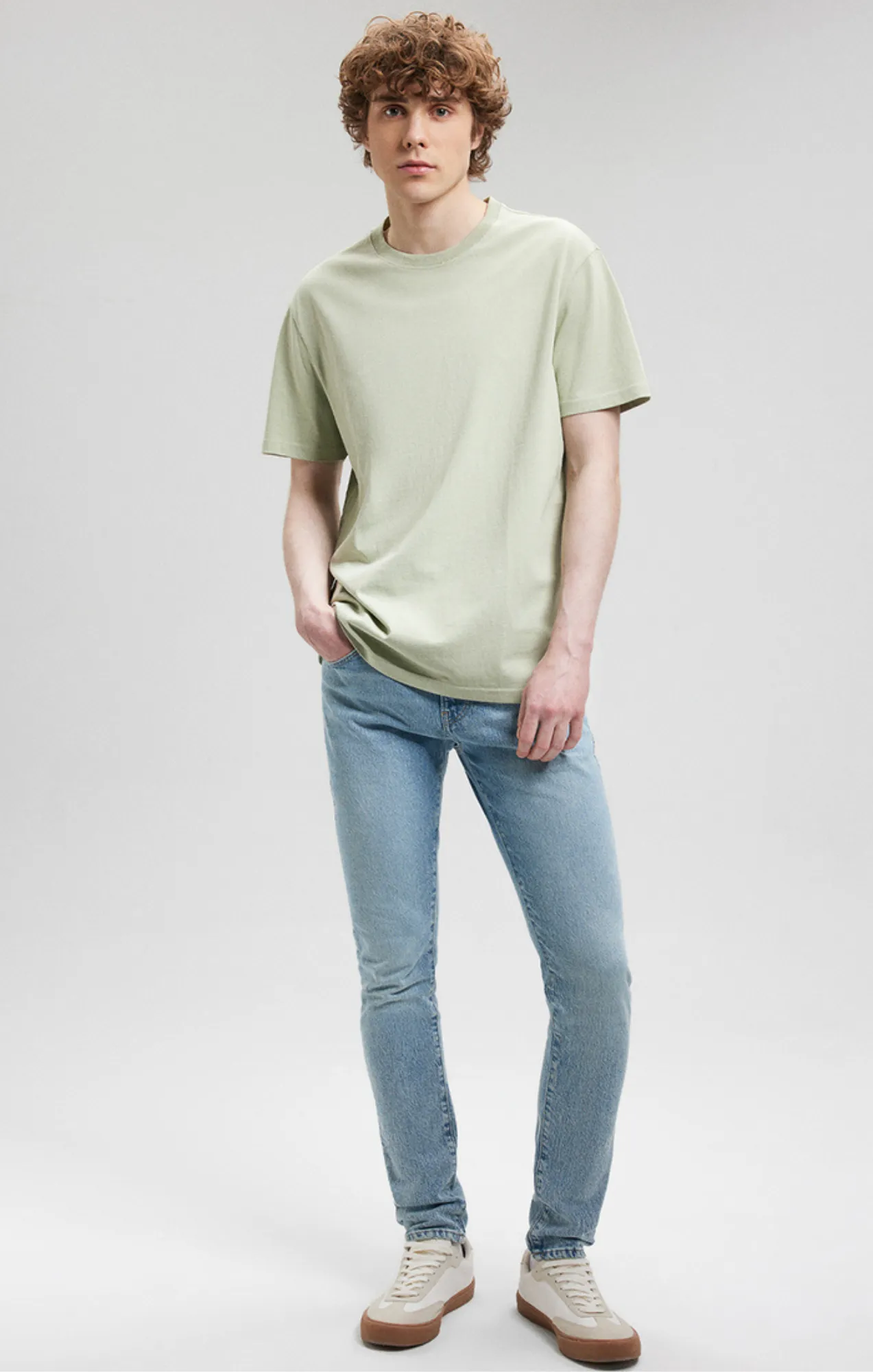 CLASSIC CREW NECK T-SHIRT IN DESERT SAGE Layering Comfort Wear Casual Layer Look