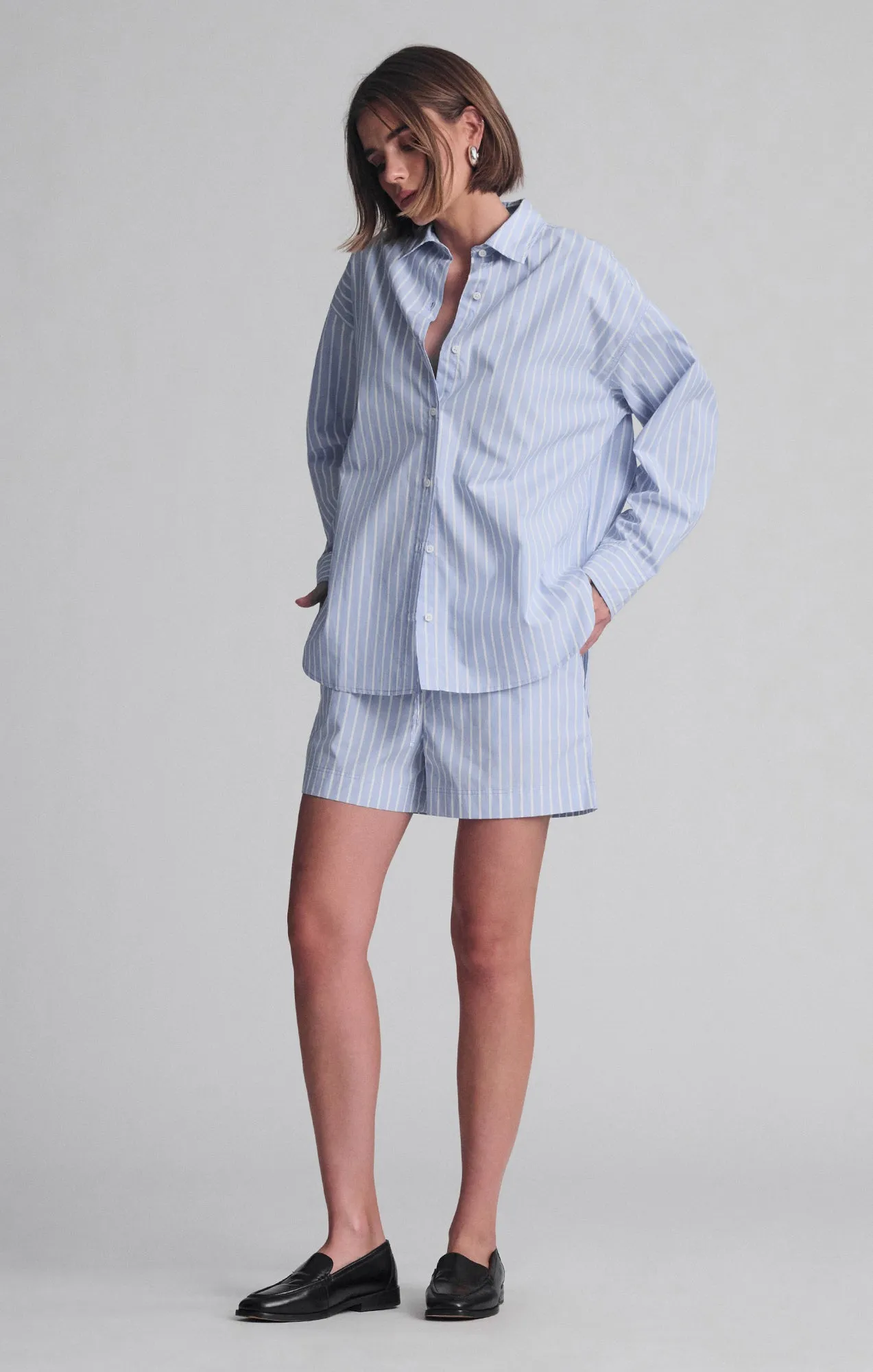 Vibrant color LONG SLEEVE BUTTON-UP SHIRT IN BLUE STRIPE