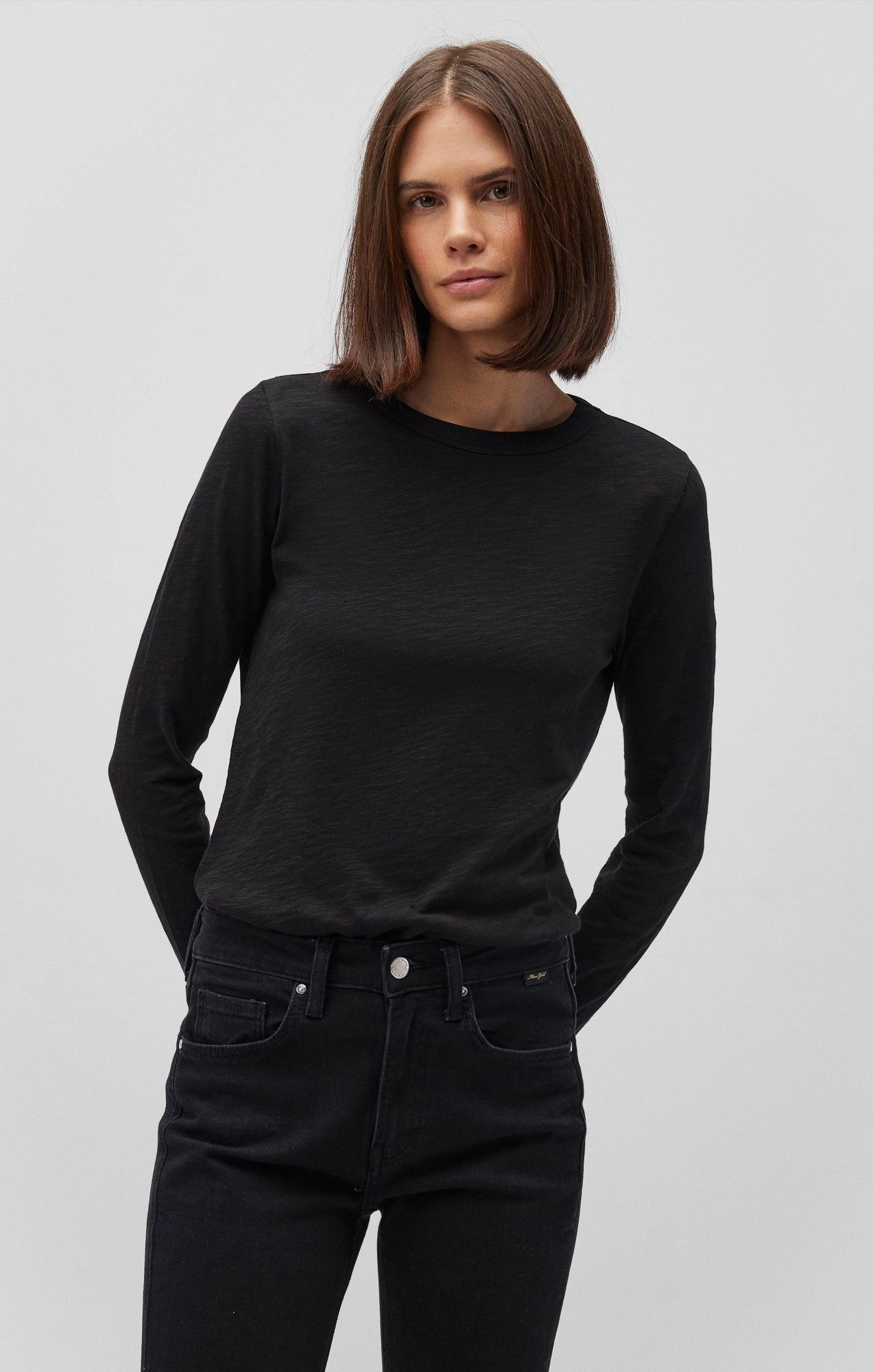 LONG SLEEVE CREW NECK T-SHIRT IN BLACK Sporty Comfort Fit