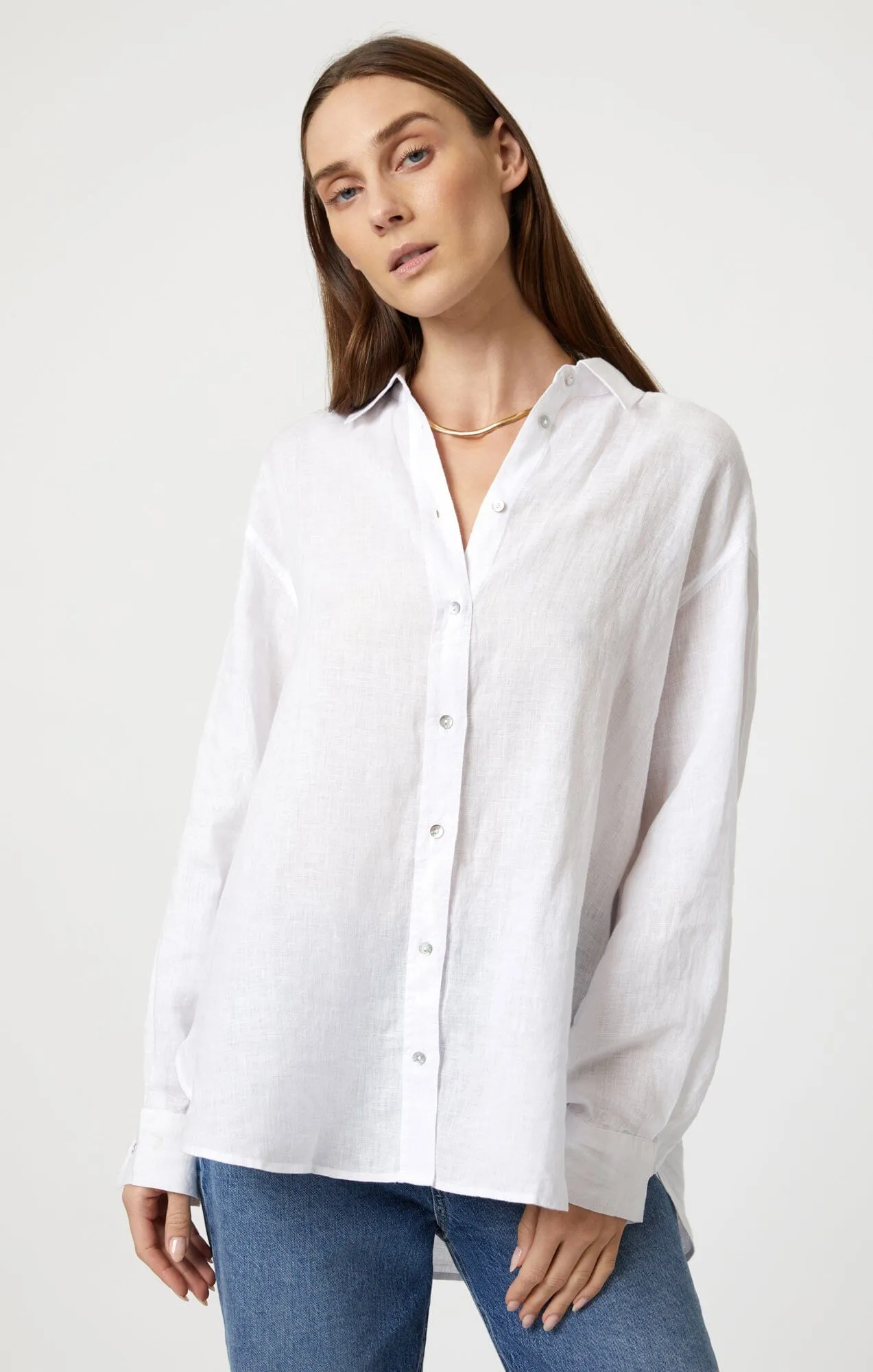Subtle patterns LINEN BUTTON-UP SHIRT IN WHITE