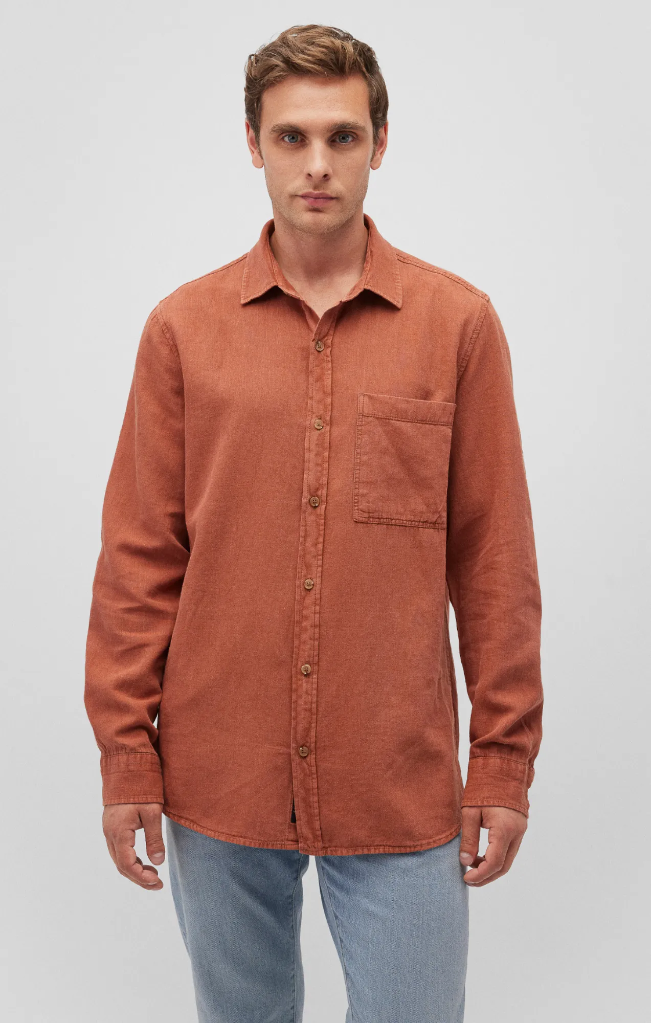 ONE POCKET BUTTON-UP SHIRT IN ARAGON Minimalist Fit Layered Hemline