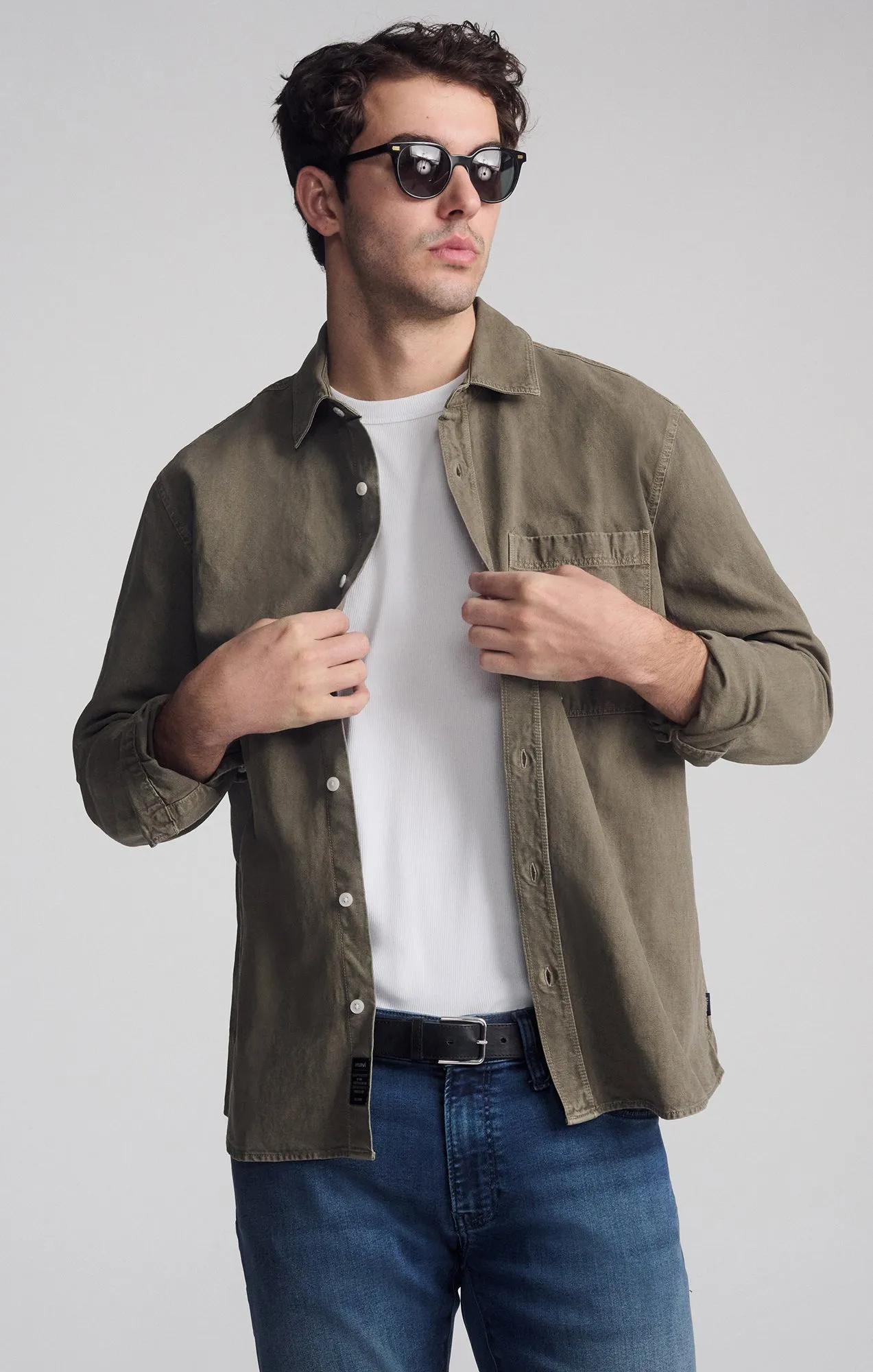 ONE POCKET LONG SLEEVE BUTTON-UP SHIRT IN BUNGEE CORD Split hem