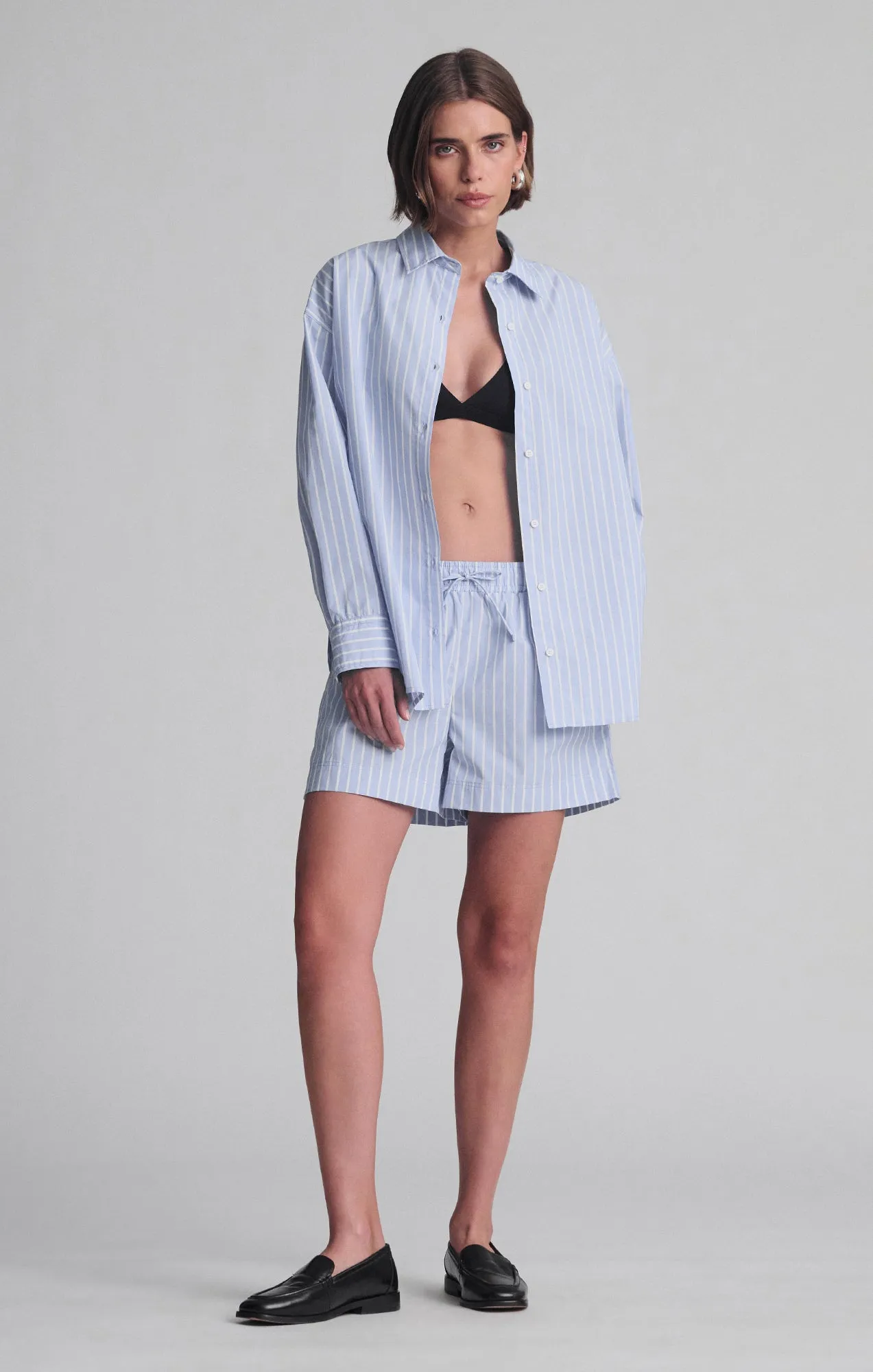 PULL-ON SHORTS IN BLUE STRIPE Quick Movement Breezy Fit