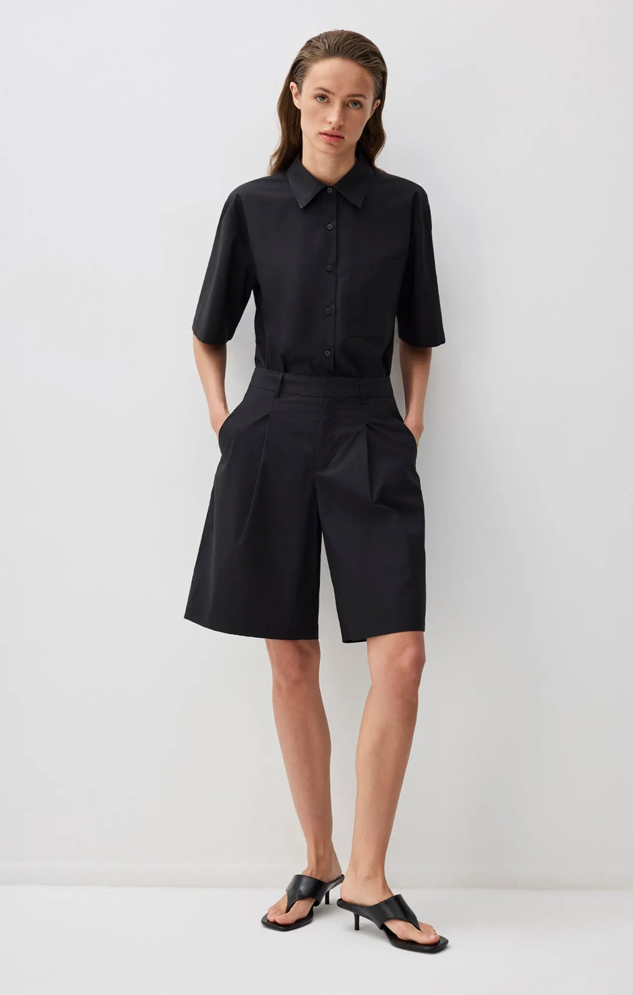 Elastic Band Core Stretch PLEATED SHORTS IN BLACK