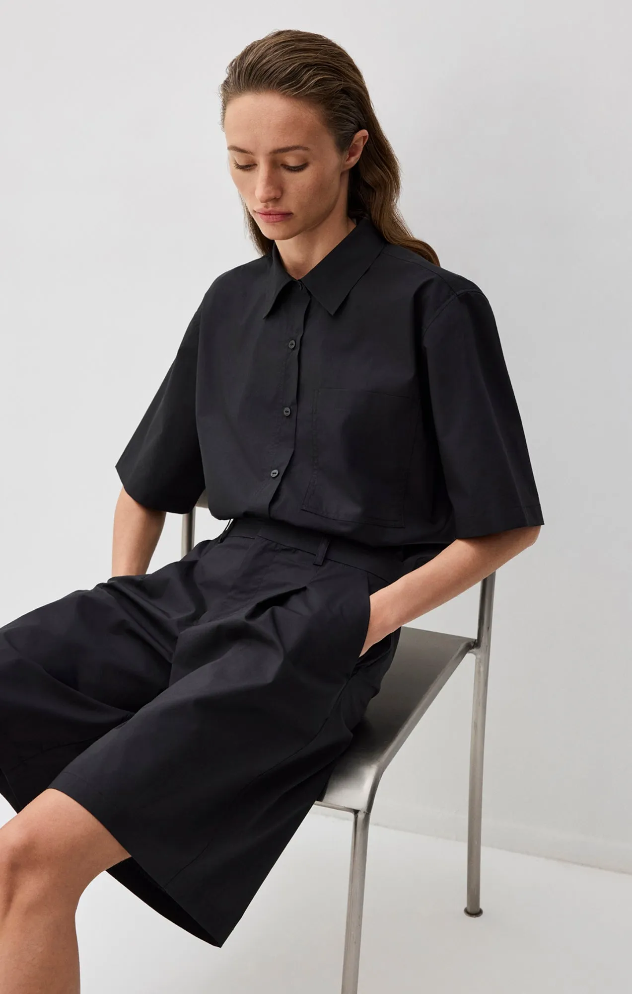 Chic Design PLEATED SHORTS IN BLACK