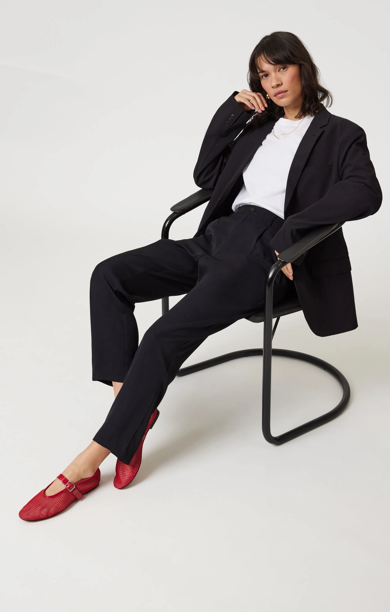 Practical Style Modern Utility PLEATED TAPERED PANTS IN BLACK