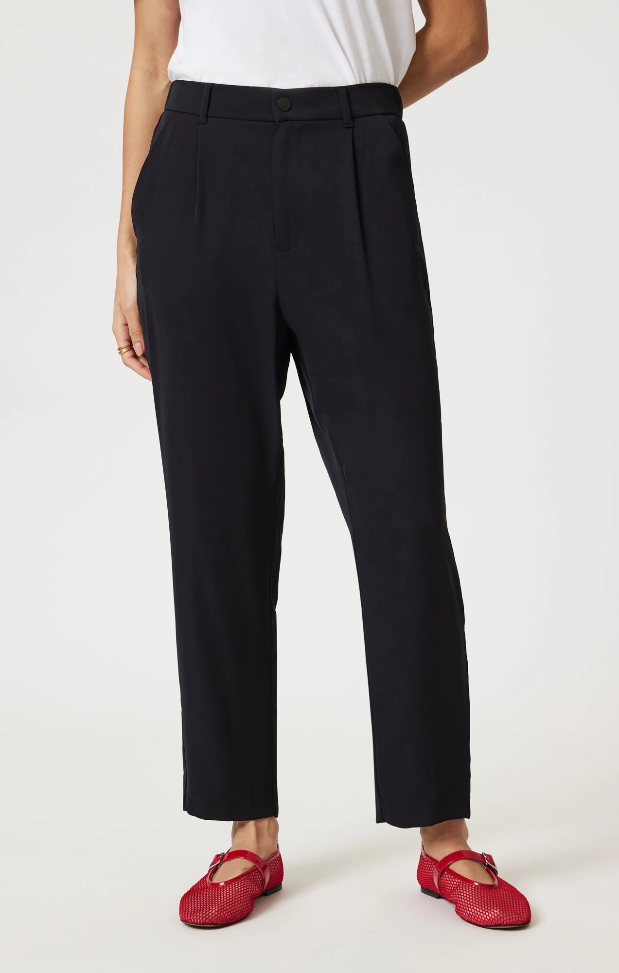 PLEATED TAPERED PANTS IN BLACK No Fuss No Ride-Up