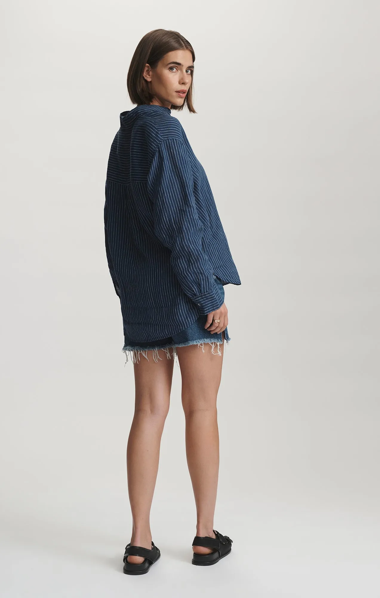 Graduation Ceremony LINEN LONG SLEEVE BUTTON-UP SHIRT IN NAVY STRIPE