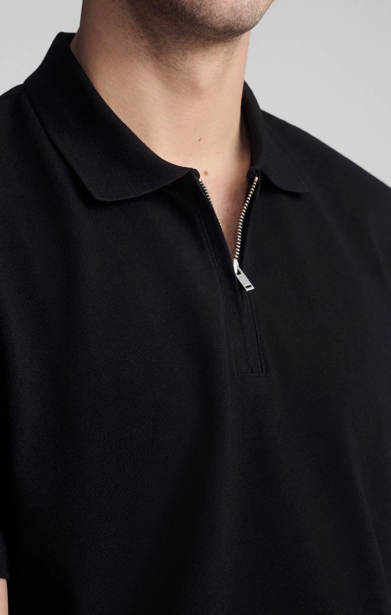 Unisex Design QUARTER ZIP POLO SHIRT IN BLACK