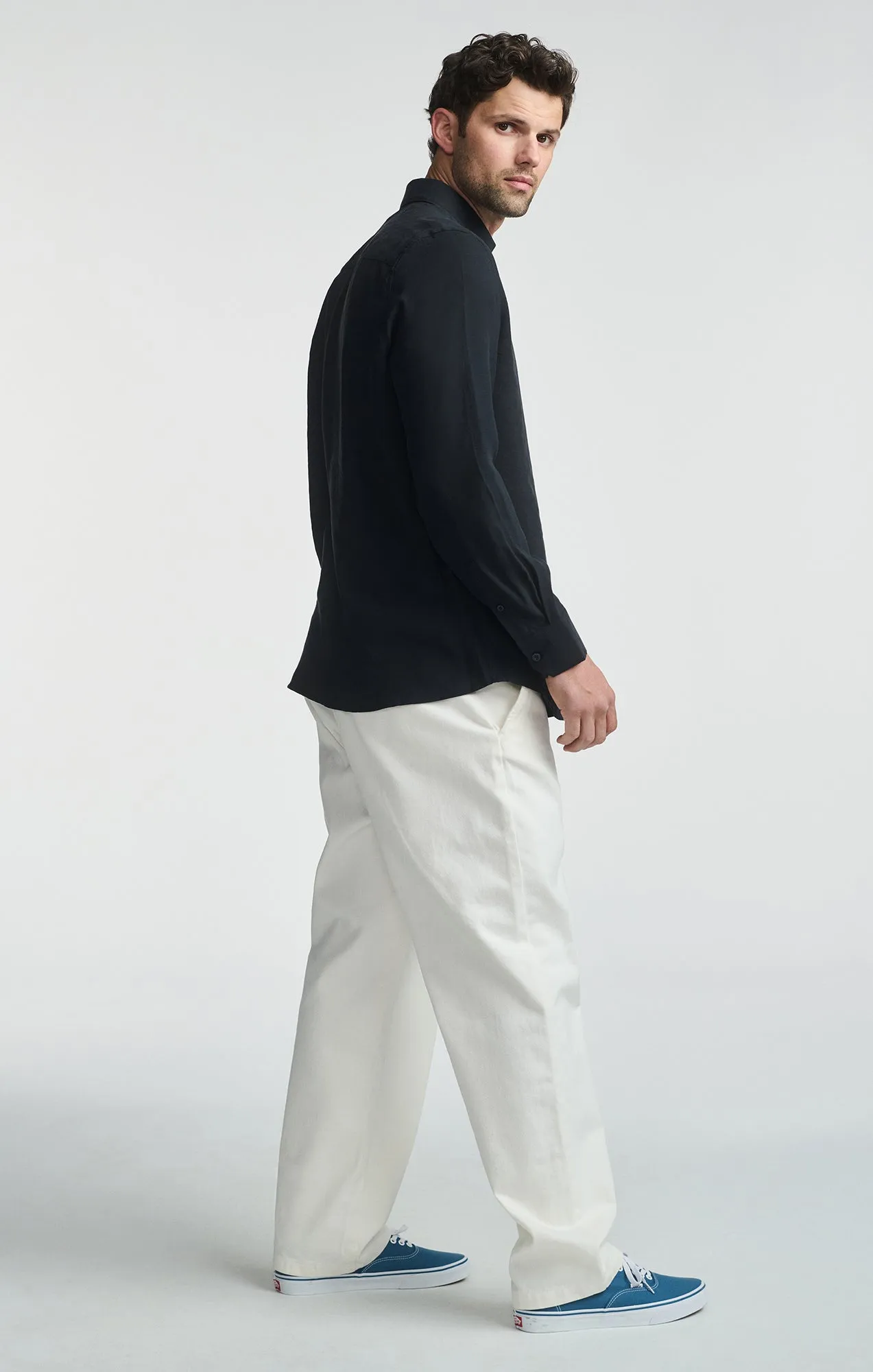 Smart Look LONG SLEEVE BUTTON-UP SHIRT IN BLACK