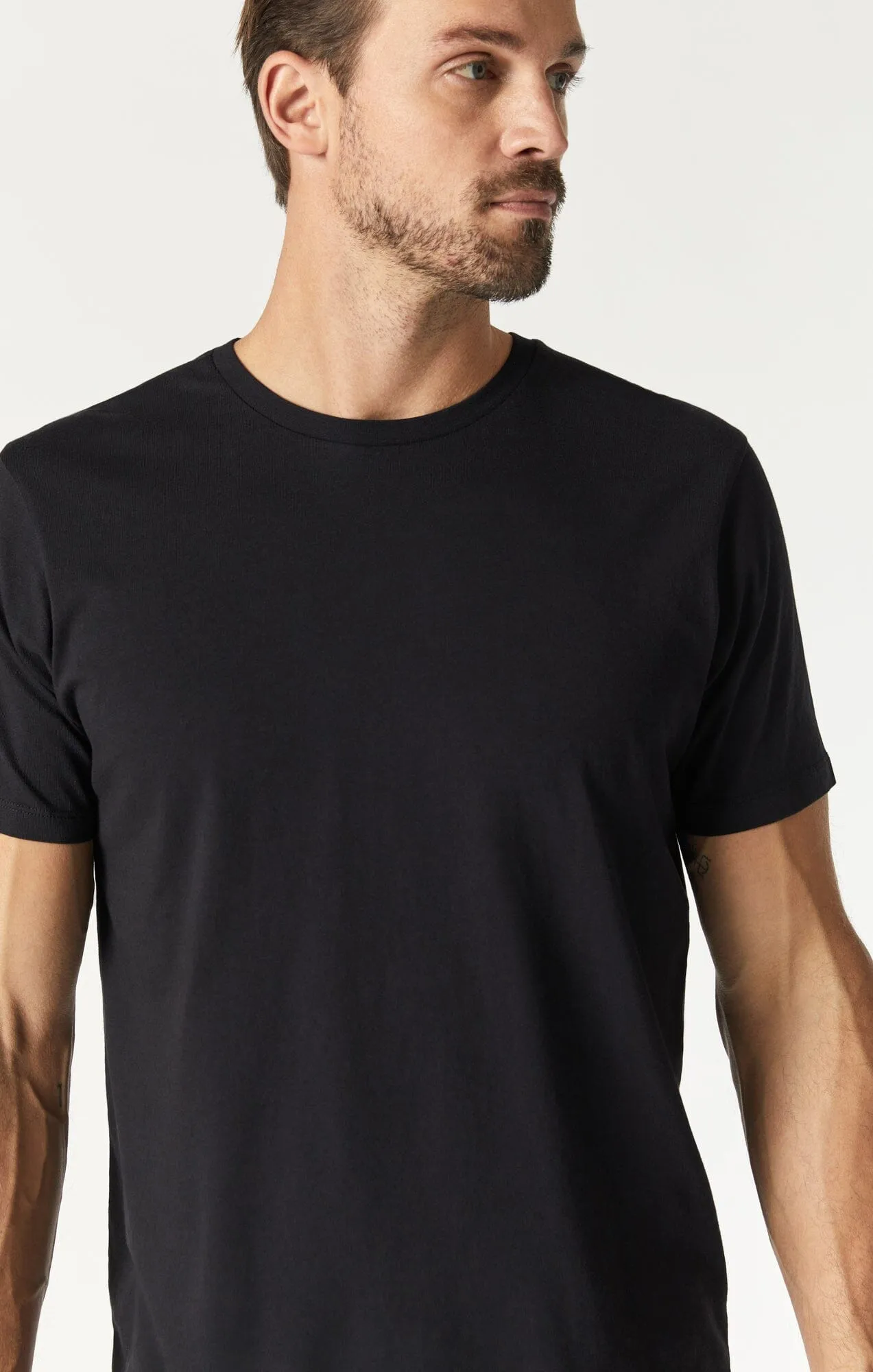 BASIC CREW NECK T-SHIRT IN BLACK Perfect for Travel